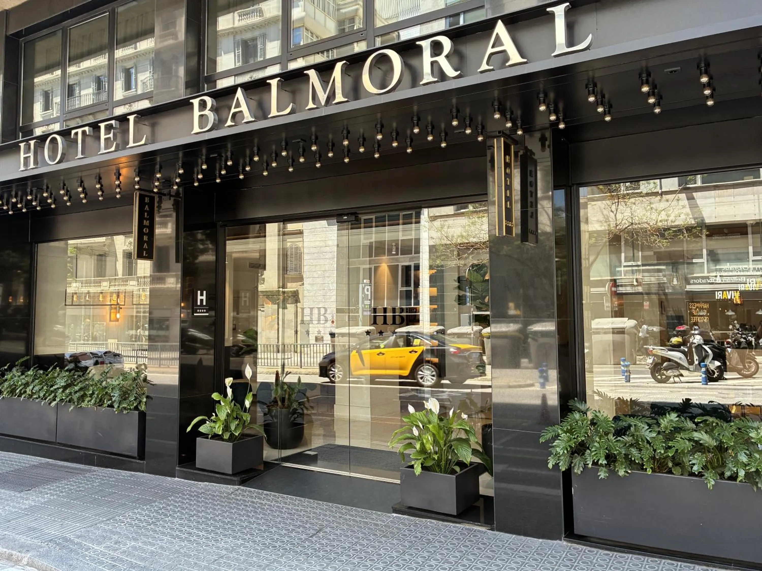 Facade/entrance in Hotel Balmoral