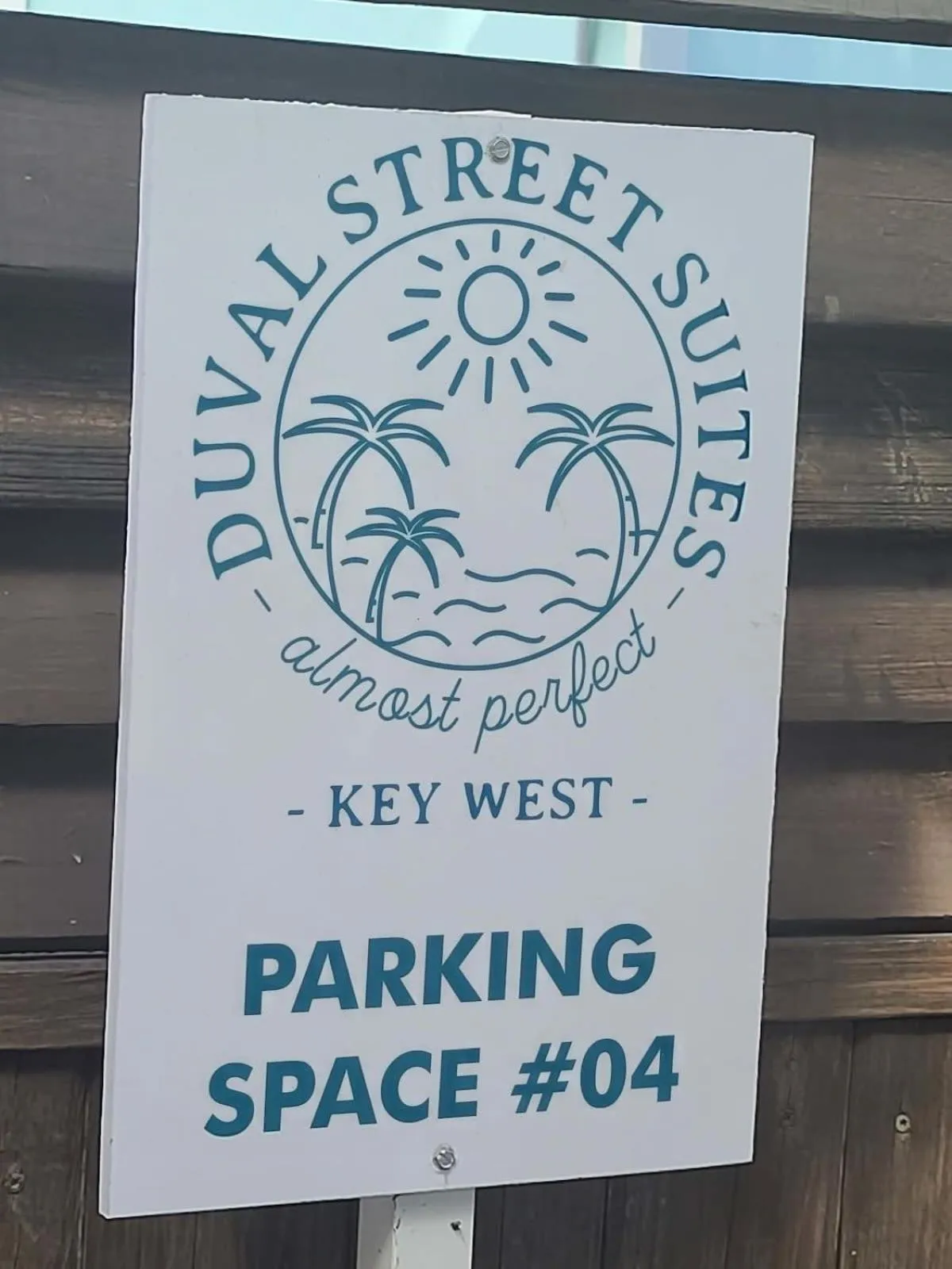 Parking in Four Suites on Duval Street w parking and pool