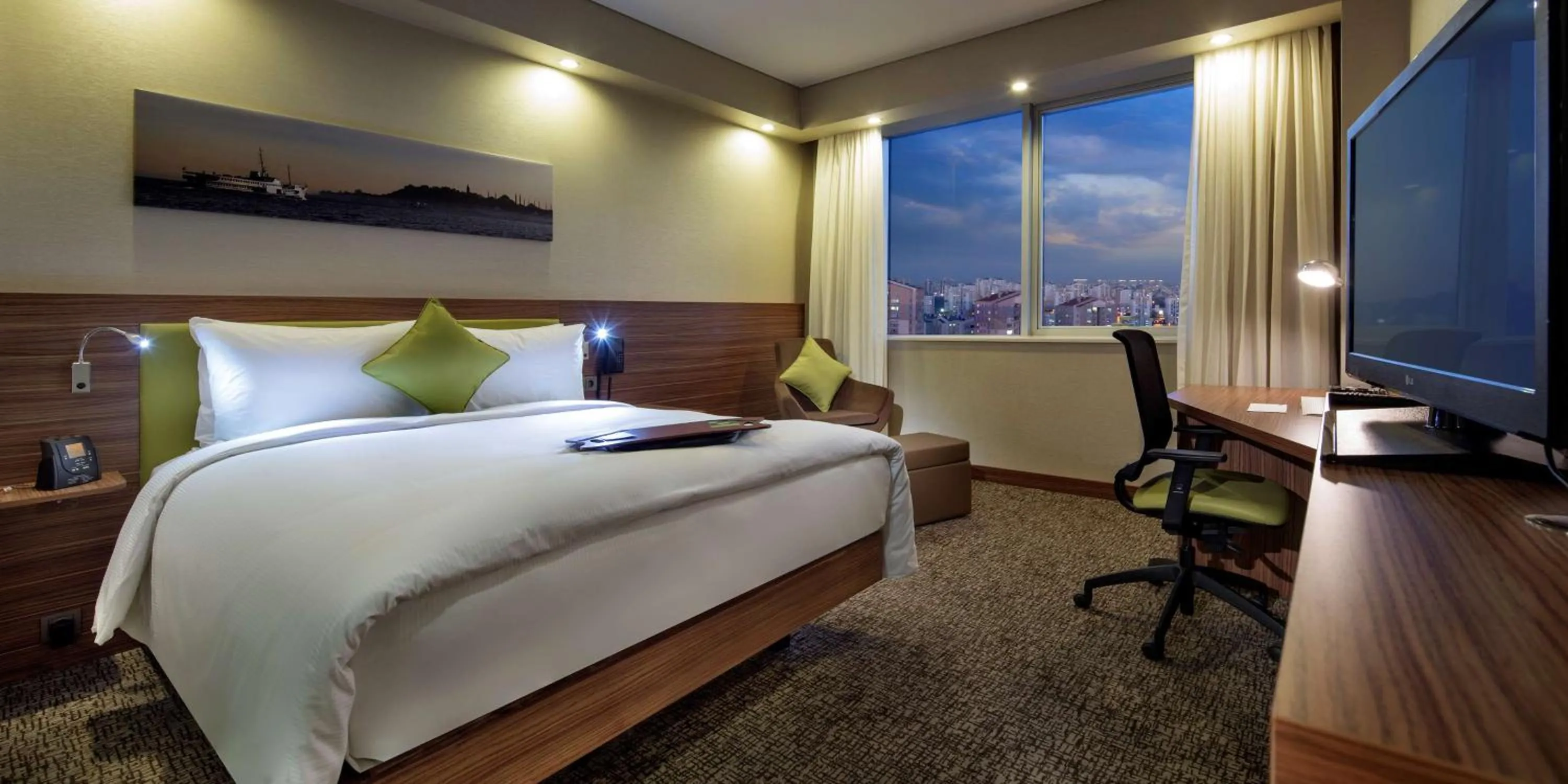 Bedroom, Bed in Hampton by Hilton Istanbul Kayasehir