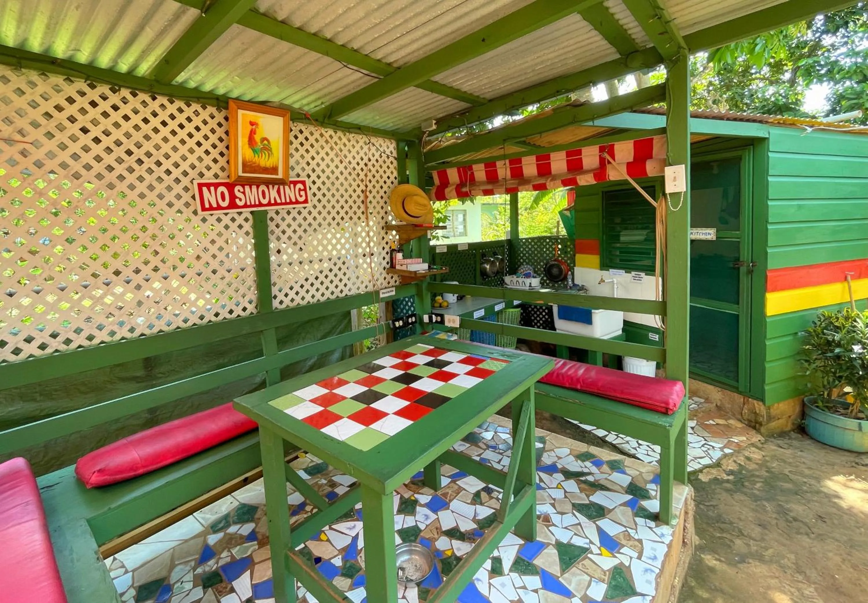 Dining area in Judy House Cottages and Rooms