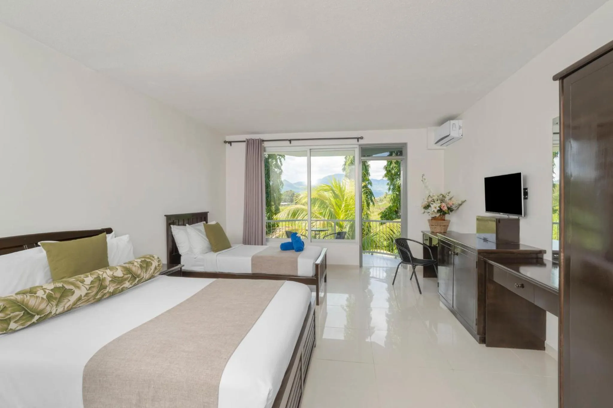 Bedroom, Bed in Trans International Hotel