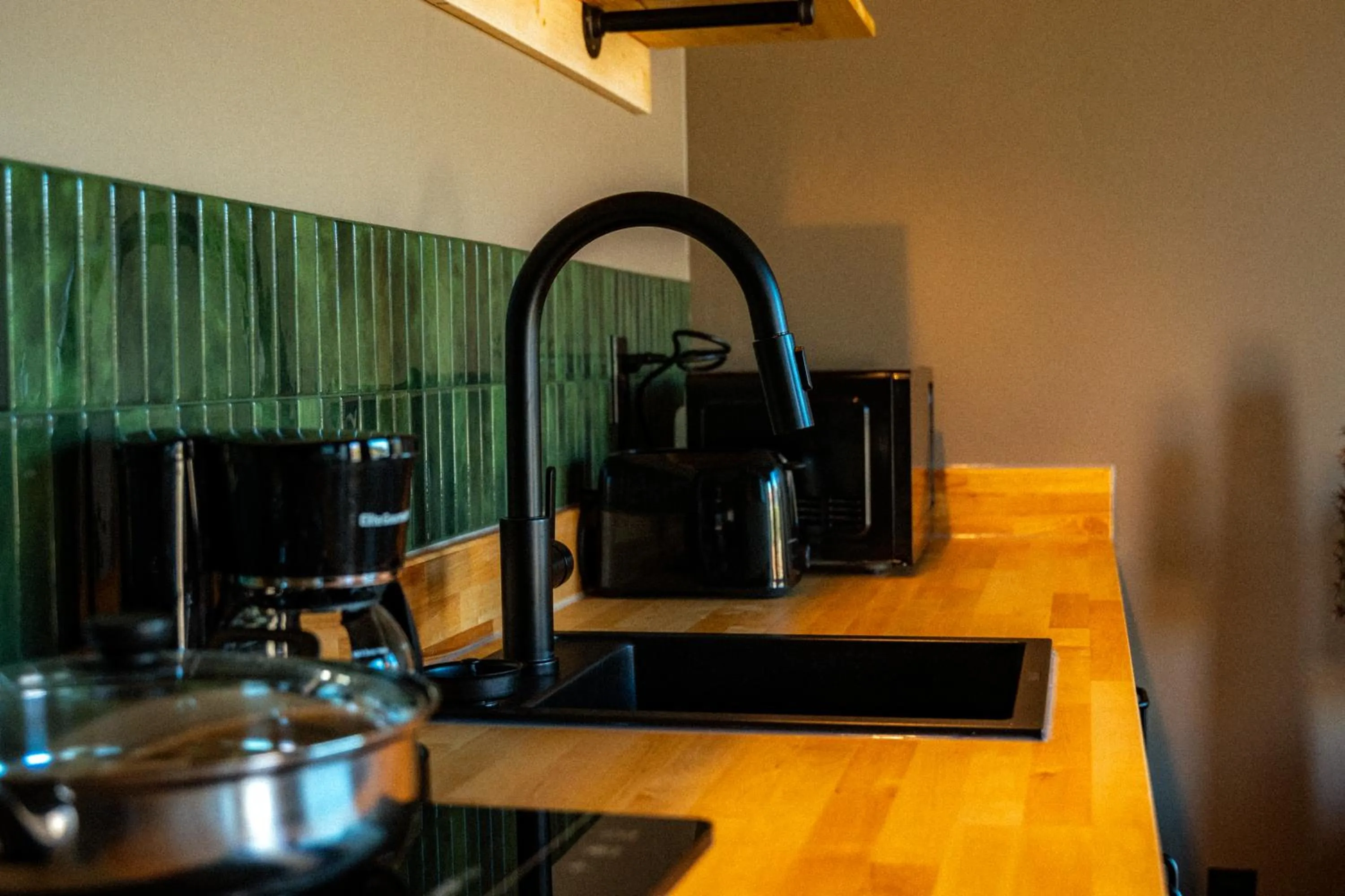 Kitchen or kitchenette in Desert Sage Retreat