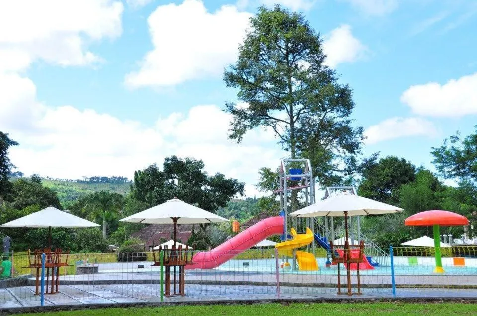 PUNCAK VILLAGE HOTEL & KAMPUNG MAIN ANAK