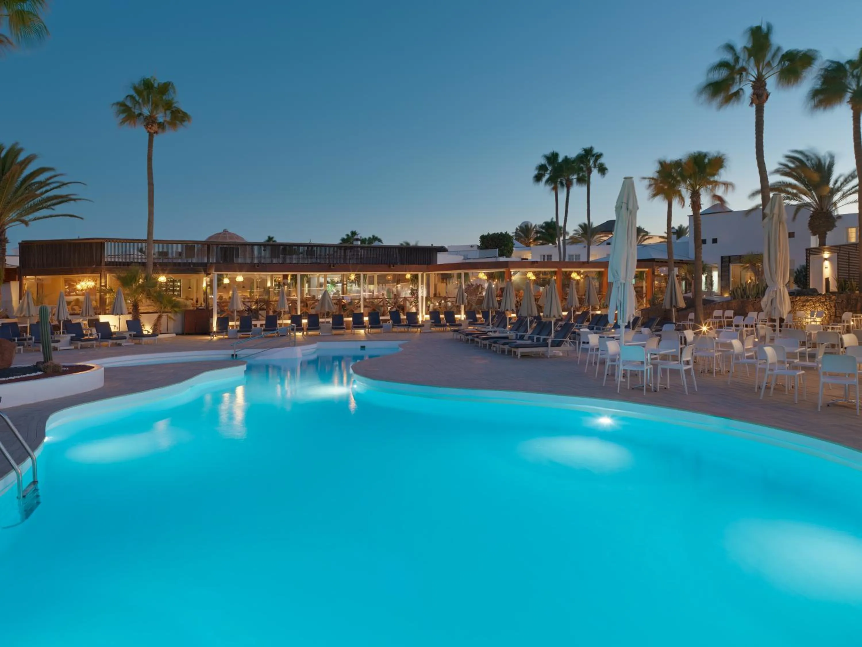 Swimming pool in Boutique Hotel H10 White Suites - Adults Only