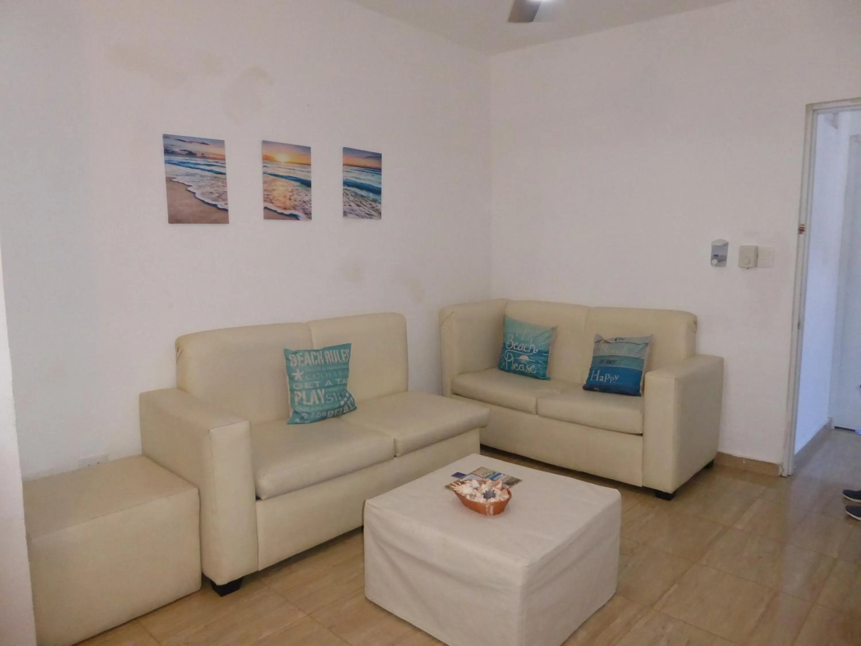 Living room in CortLang Vacation Rentals, El Pueblito