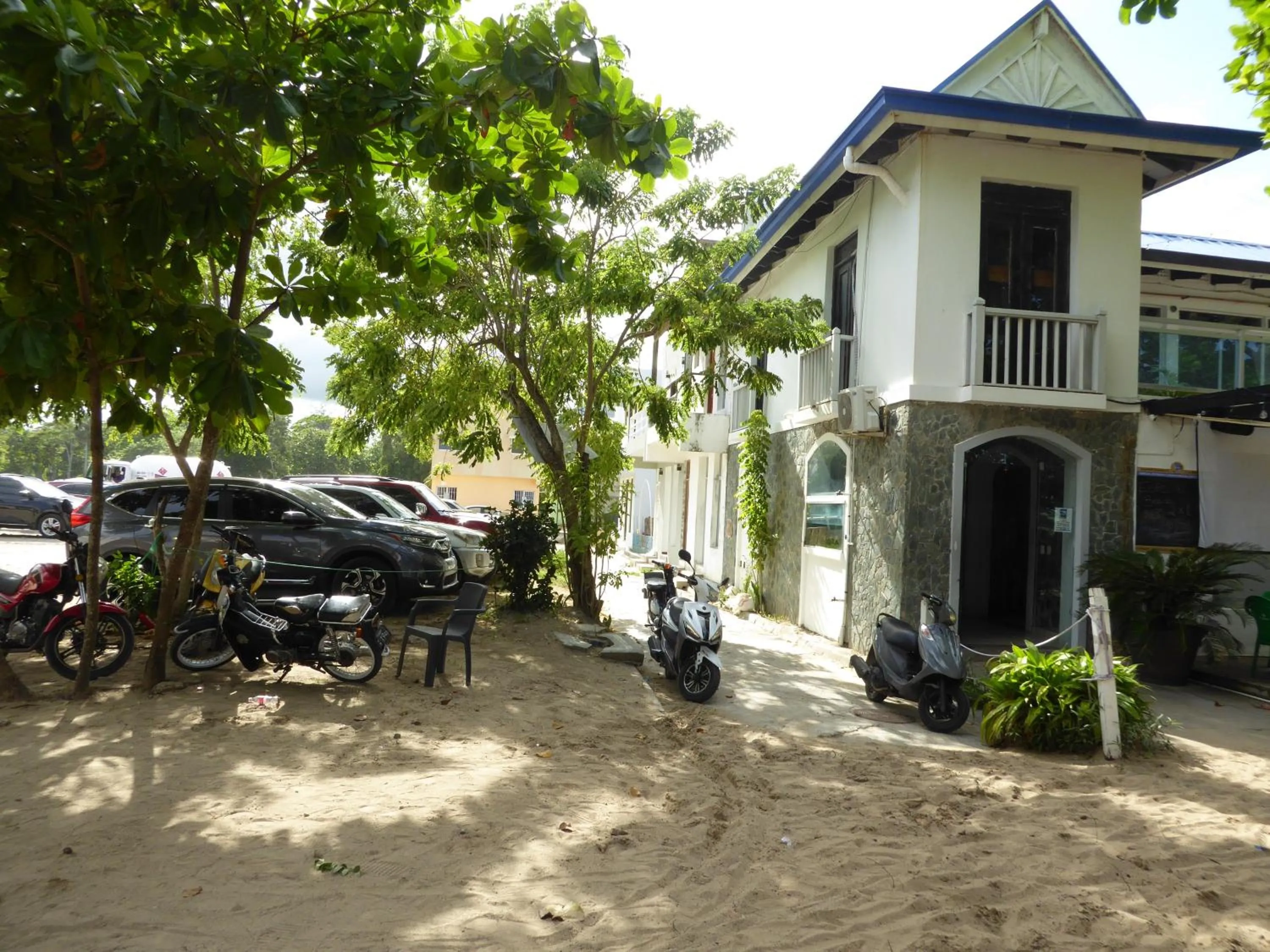 Parking in CortLang Vacation Rentals, El Pueblito