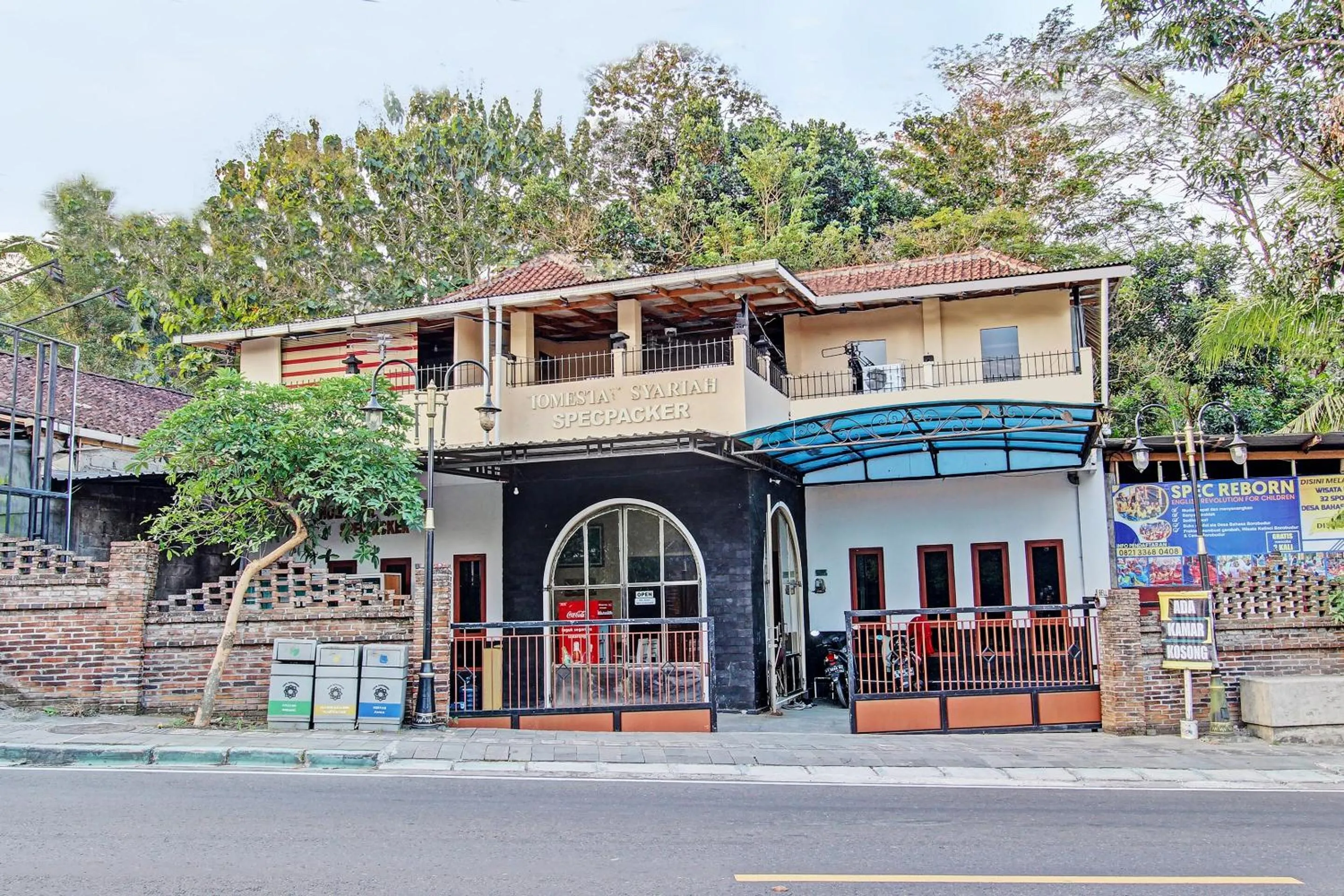 Facade/entrance in OYO 92851 Homestay Borobudur Specpacker Syariah
