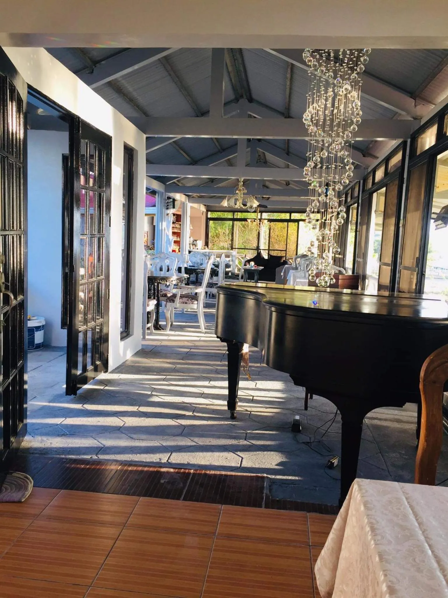 Restaurant/places to eat in Sunbloom Beachfront Hotel and Restaurant Zambales