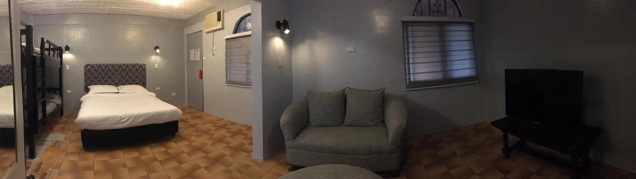 Bed in Sunbloom Beachfront Hotel and Restaurant Zambales