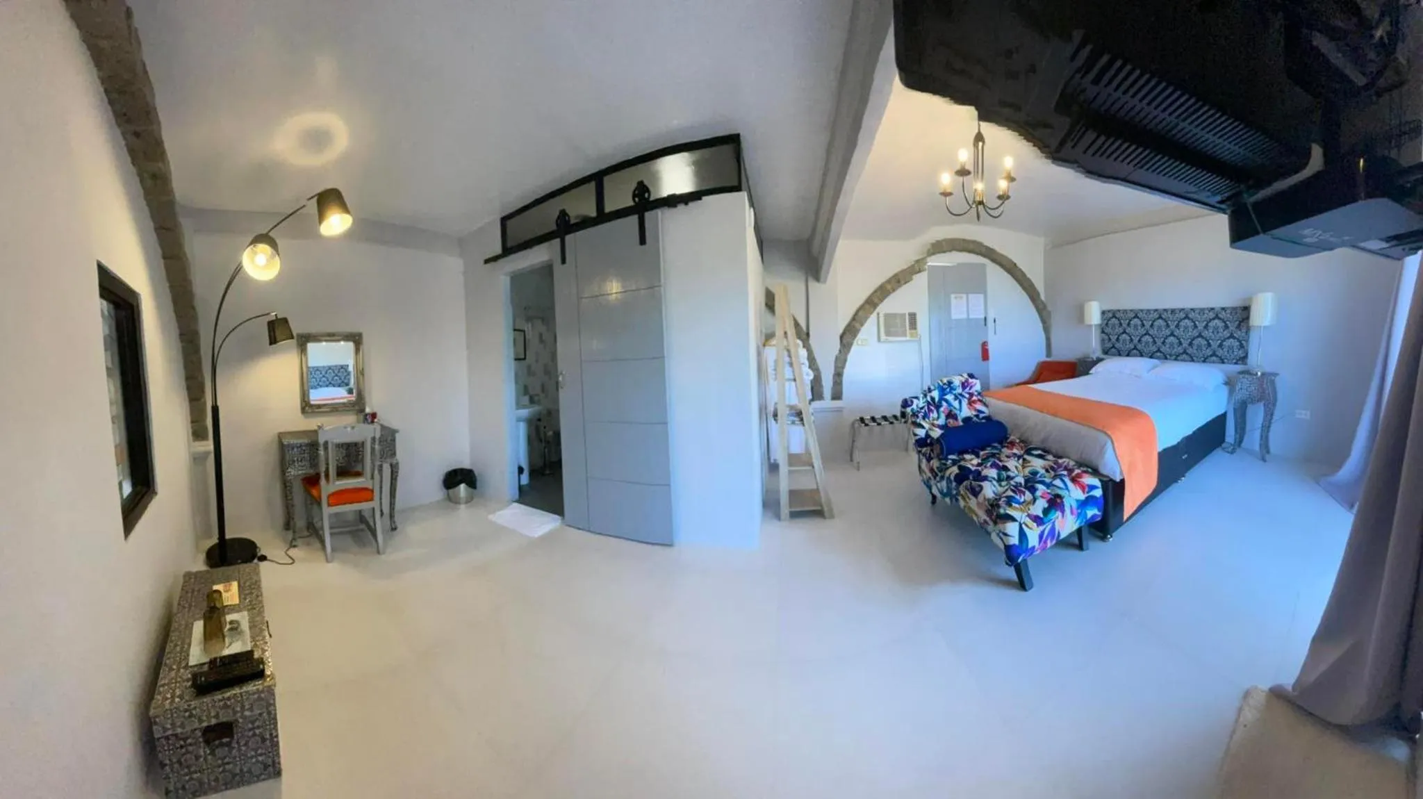 Bed in Sunbloom Beachfront Hotel and Restaurant Zambales