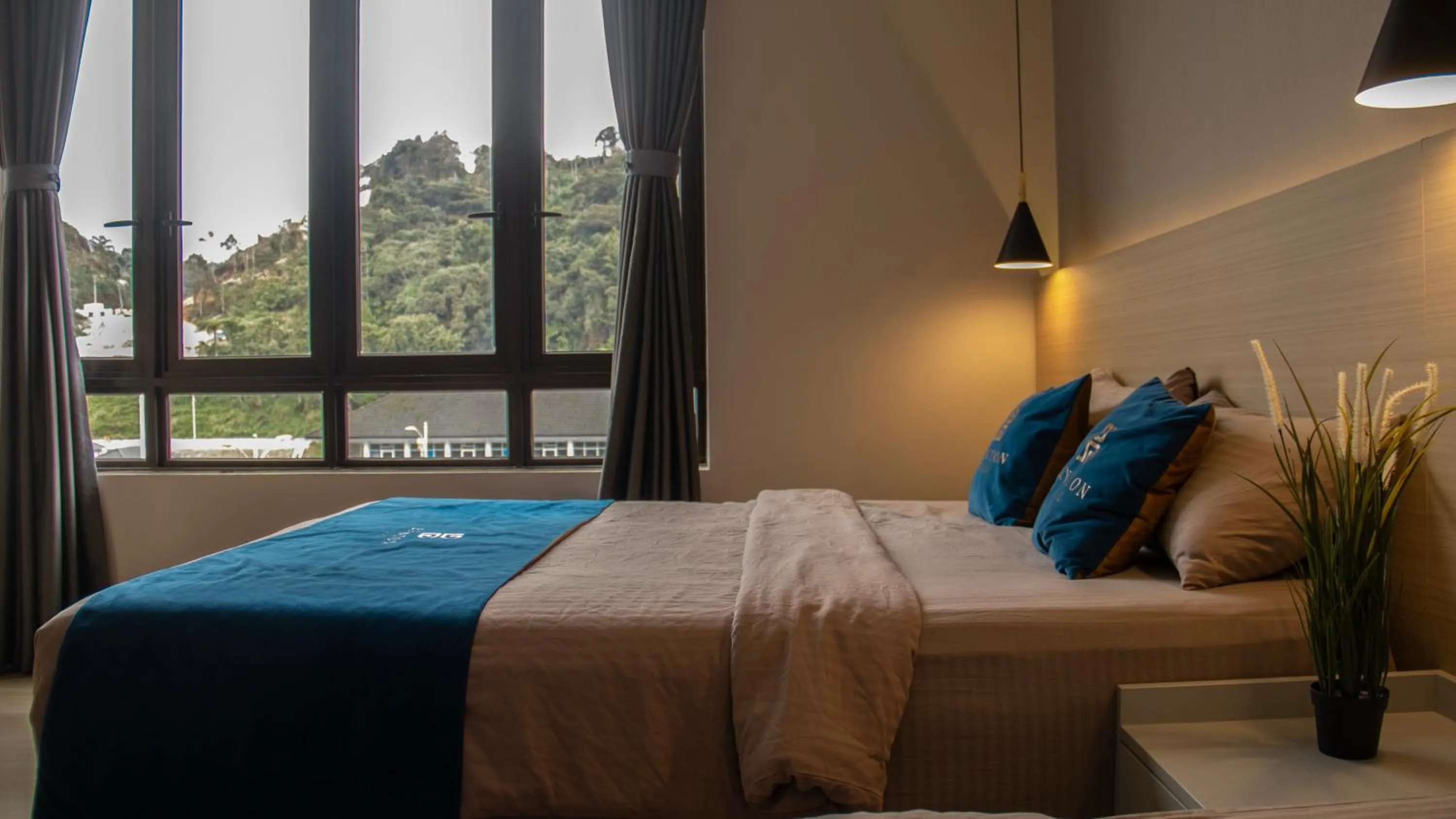 Bed in Hotel Brynton at Cameron Centrum Mall