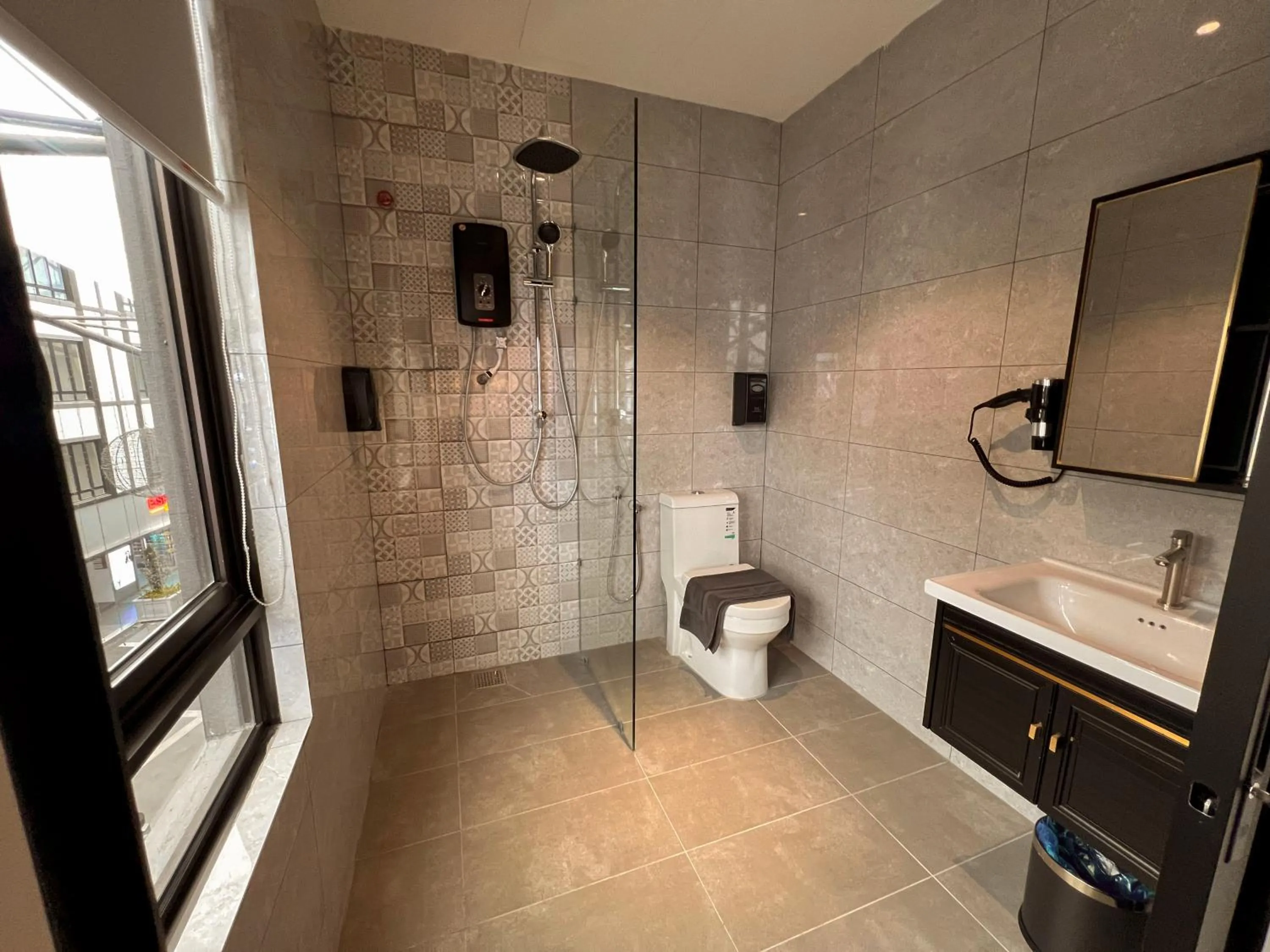 Hotel Brynton at Cameron Centrum Mall