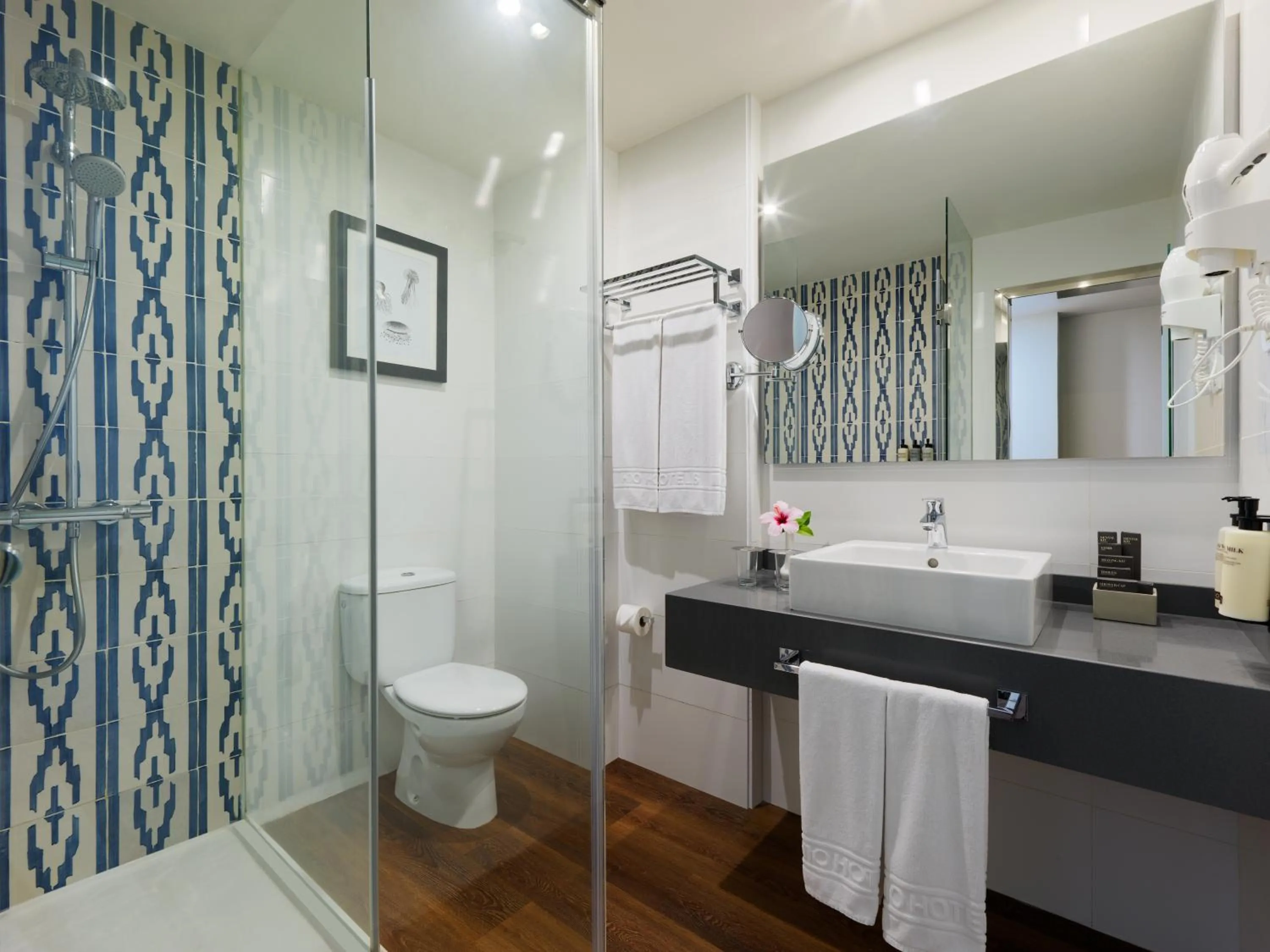 Bathroom in H10 Las Palmeras