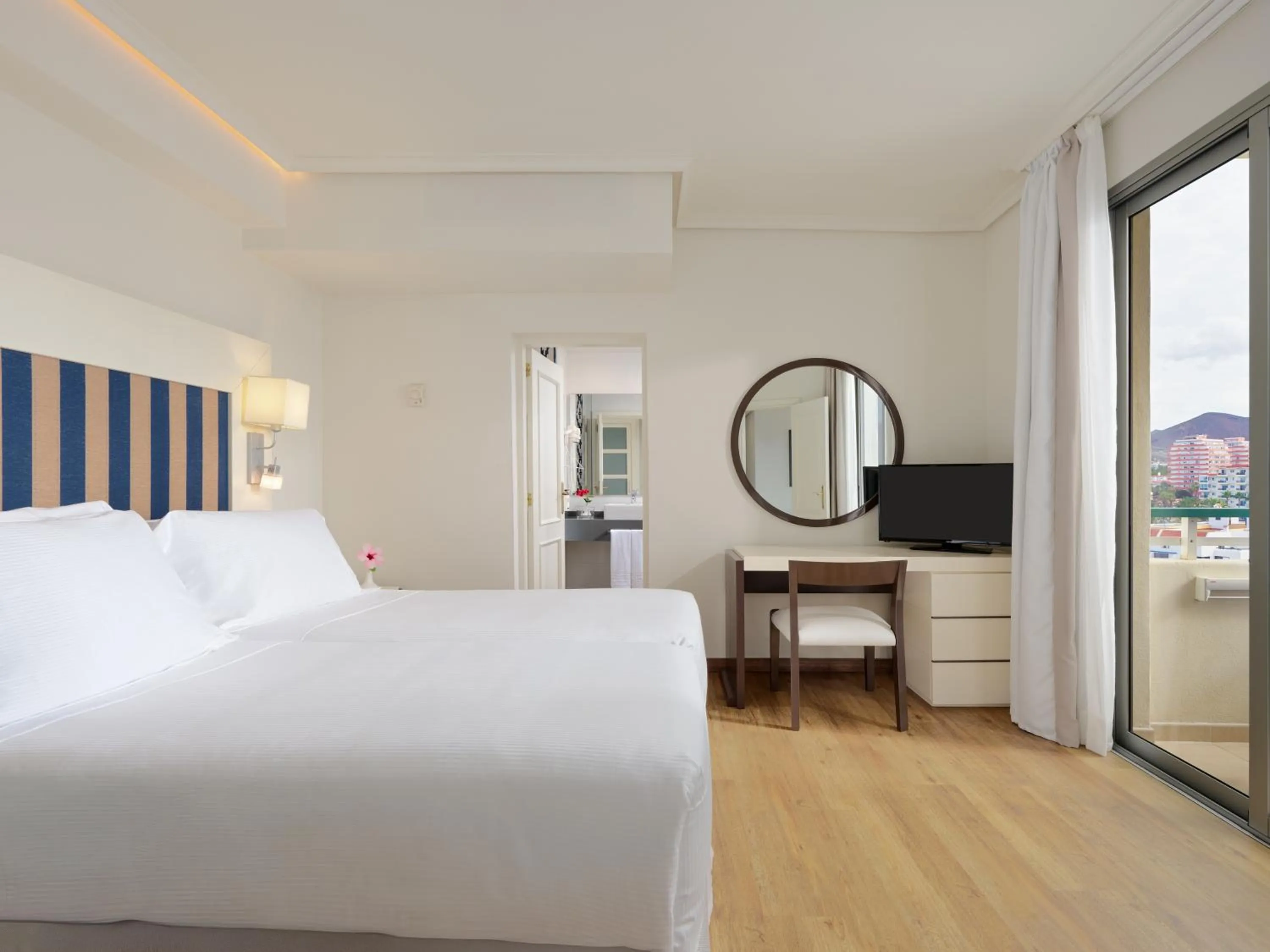 Bedroom, Bed in H10 Las Palmeras