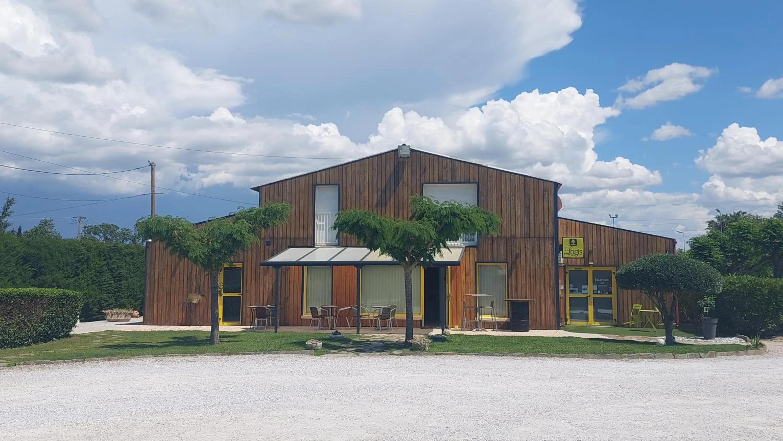 Property building in Logis hôtel restaurant Le clos saint loup