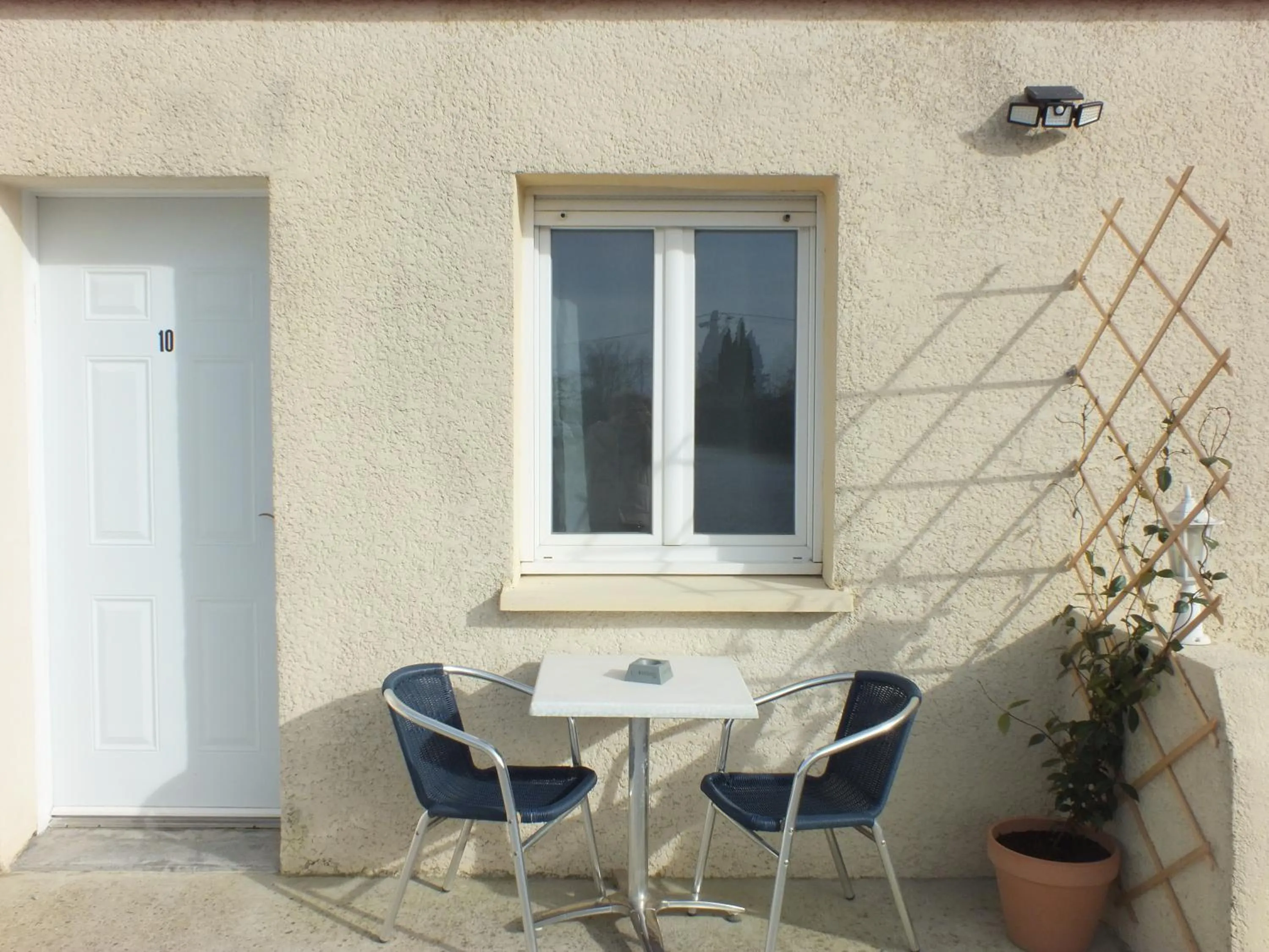 Balcony/Terrace in Logis hôtel restaurant Le clos saint loup