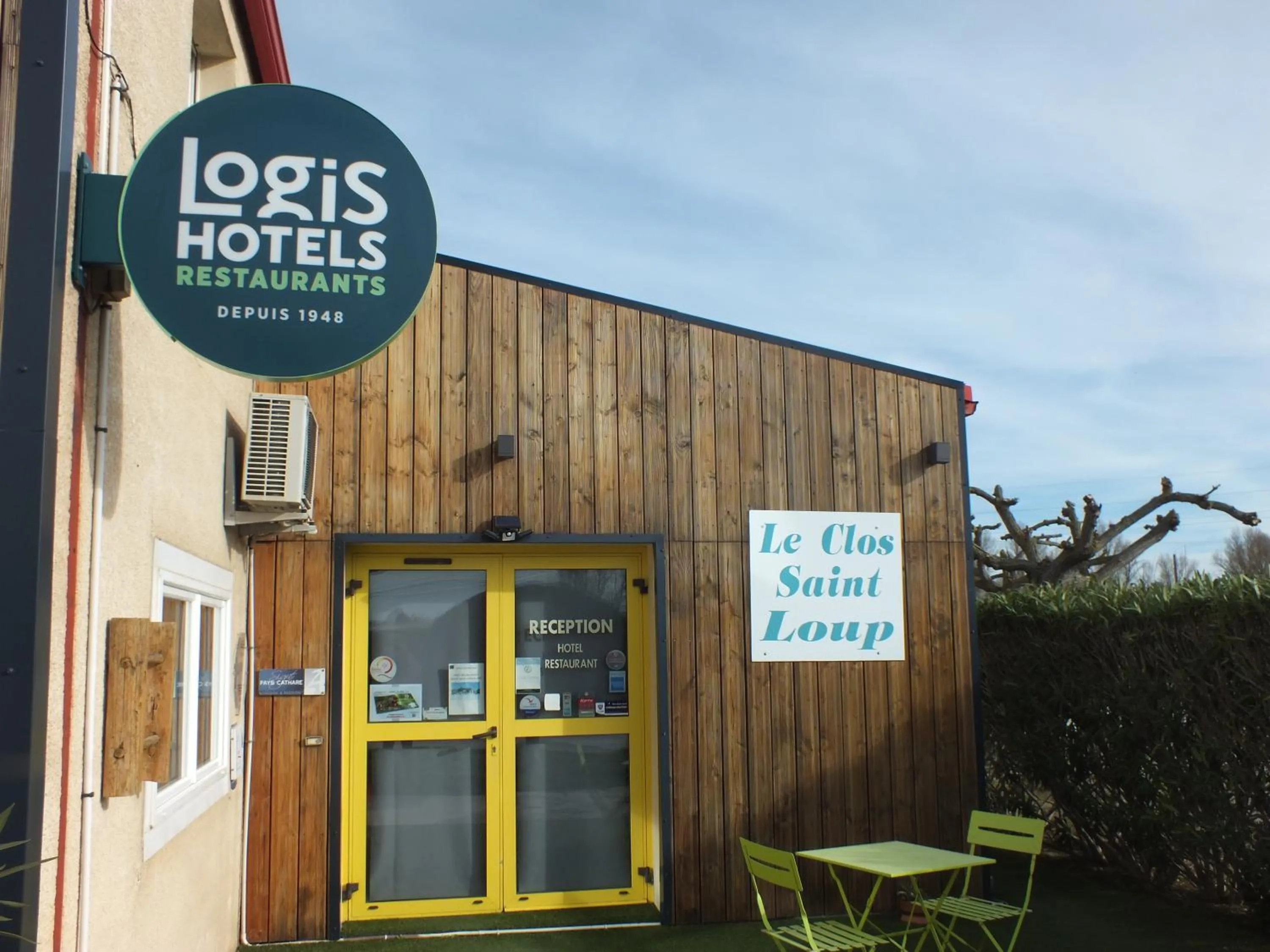 Property logo or sign in Logis hôtel restaurant Le clos saint loup