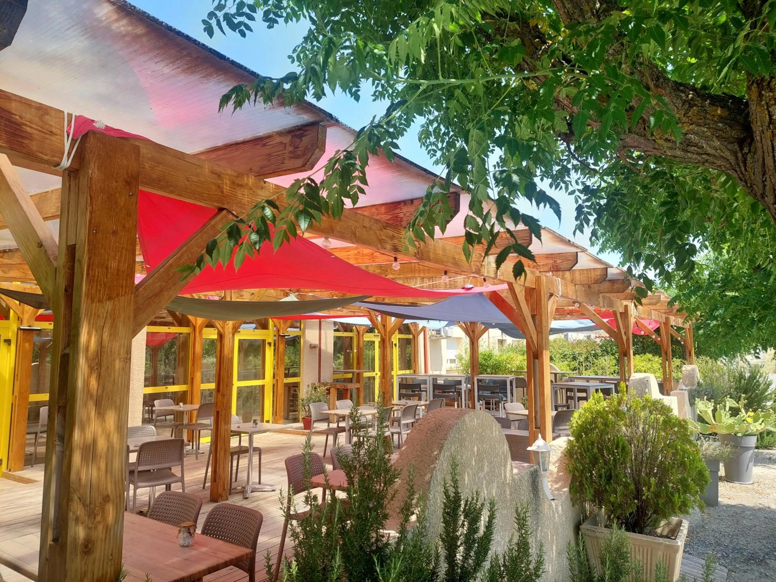 Garden in Logis hôtel restaurant Le clos saint loup