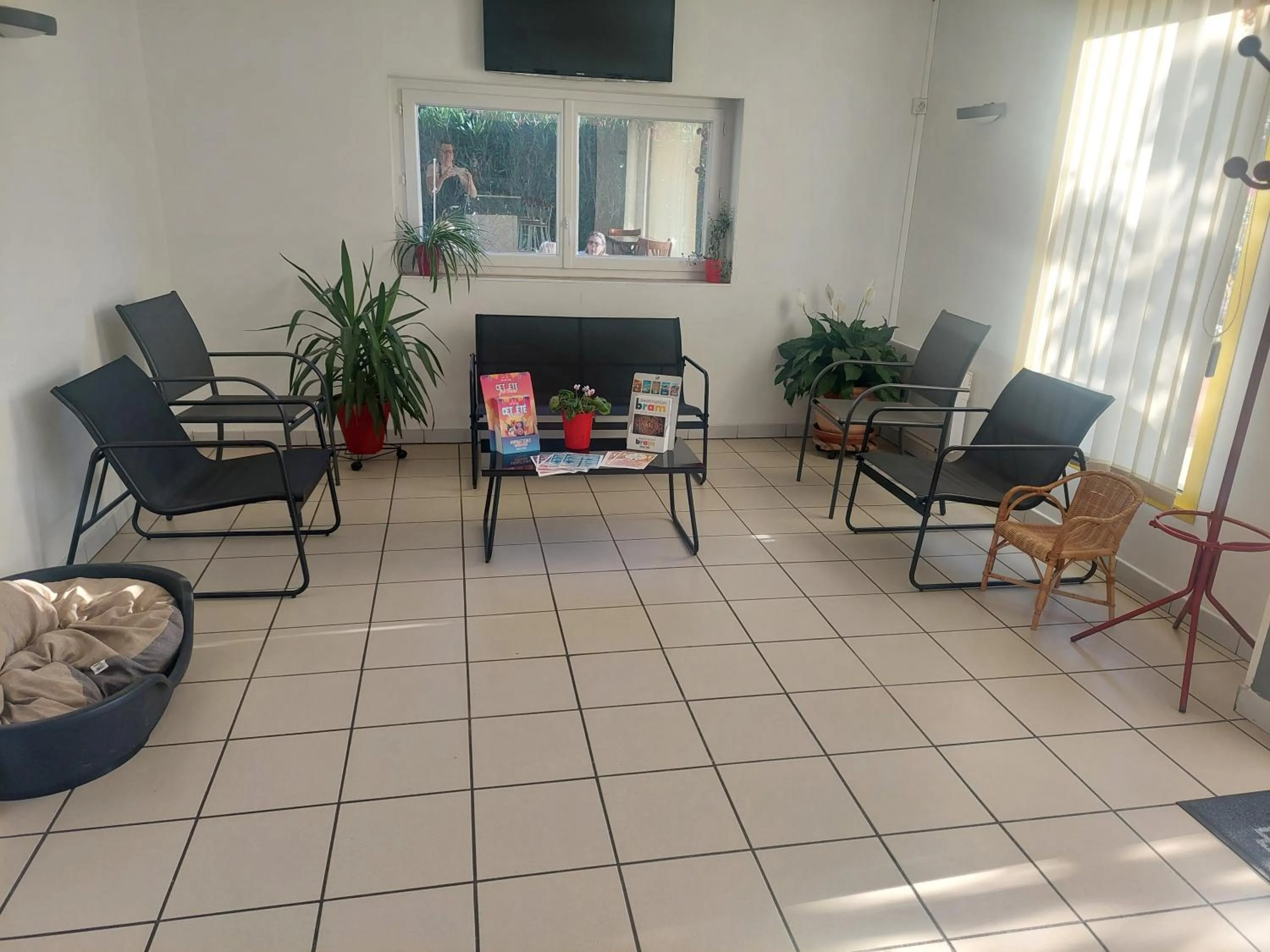 Living room in Logis hôtel restaurant Le clos saint loup