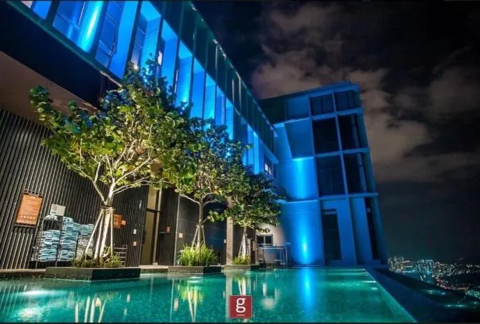 Swimming pool in EXPRESSIONZ by GSuites