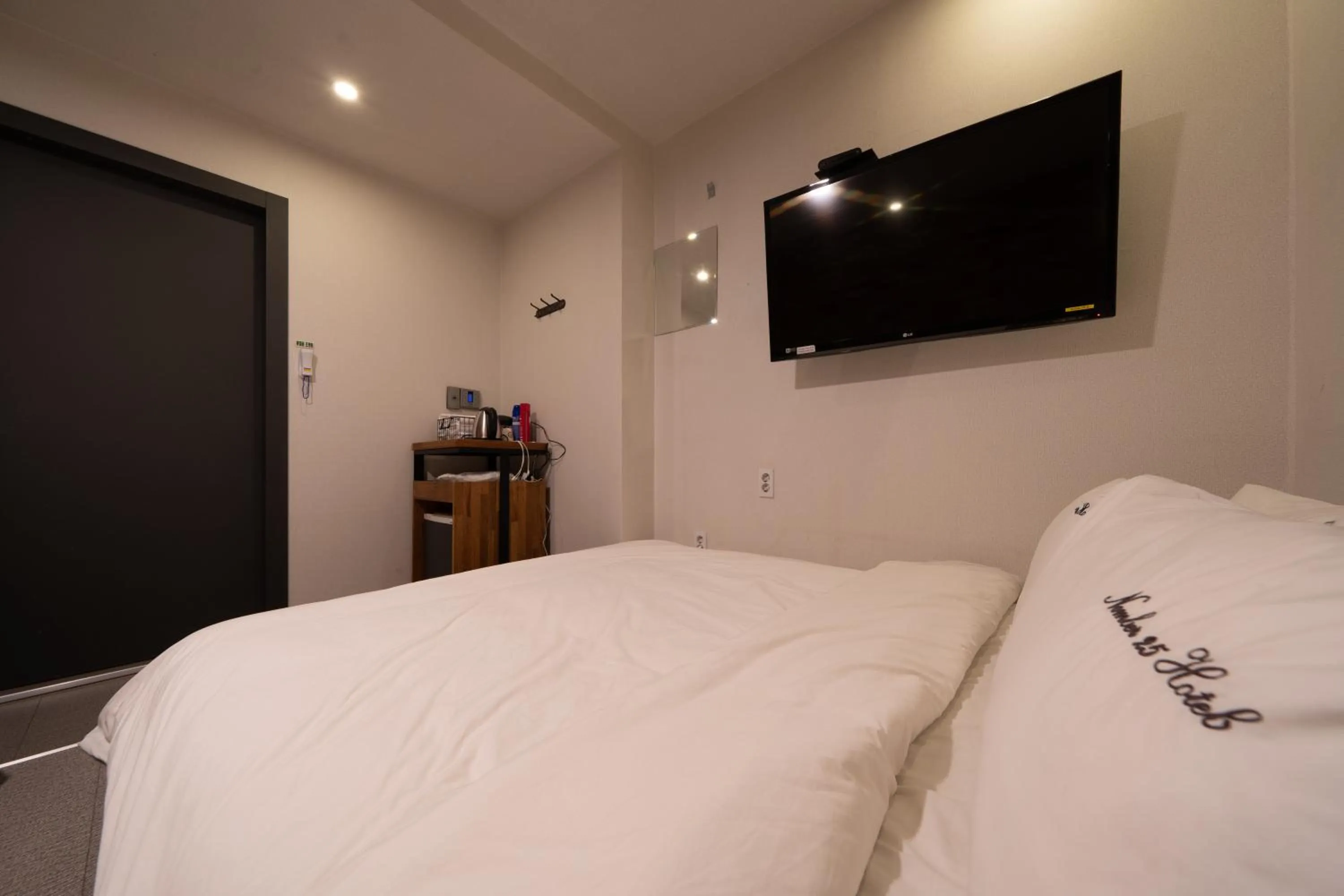 Communal lounge/ TV room, Bed in No25 Hotel Yeonsan