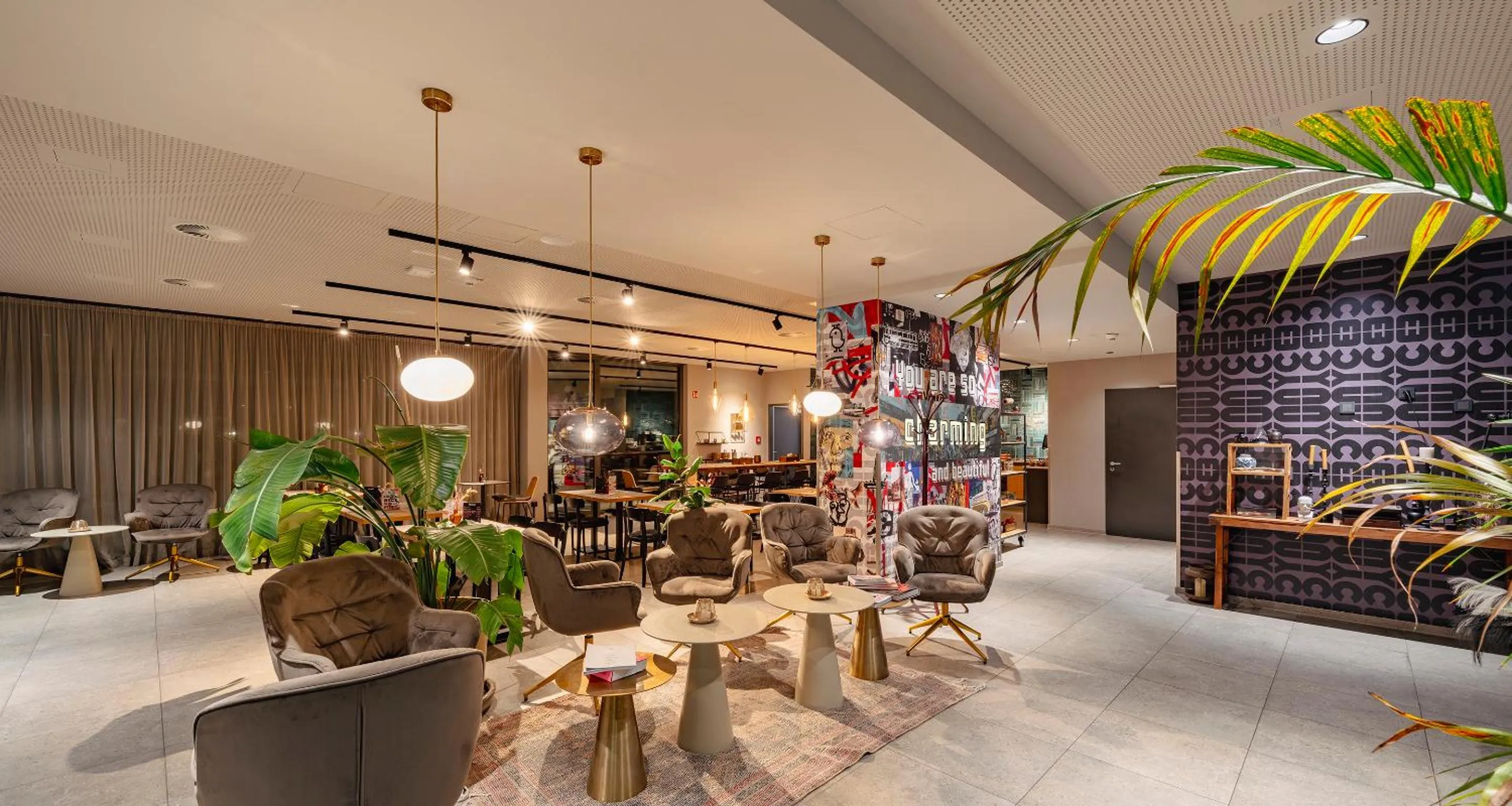 Lobby or reception in PLAZA INN Ulm