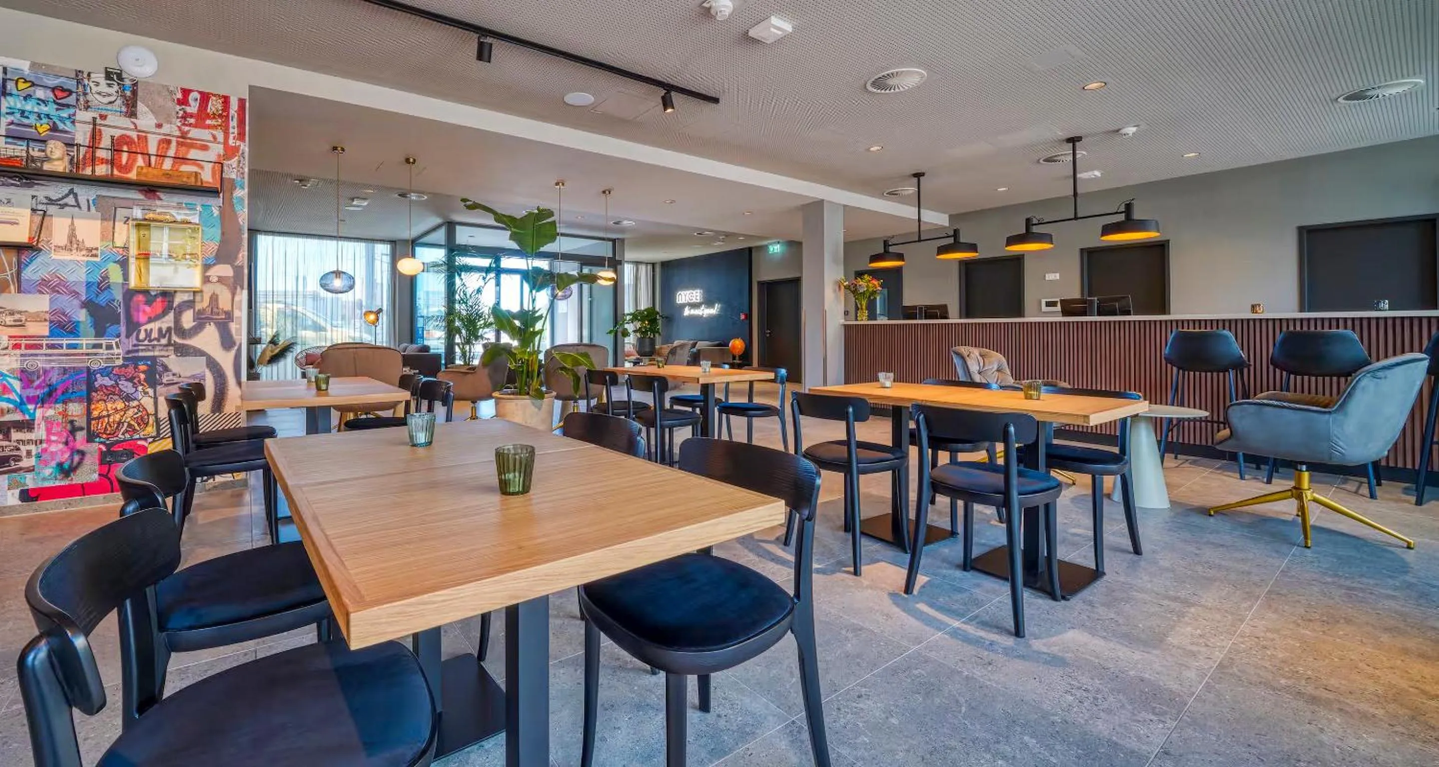 Lobby or reception in PLAZA INN Ulm