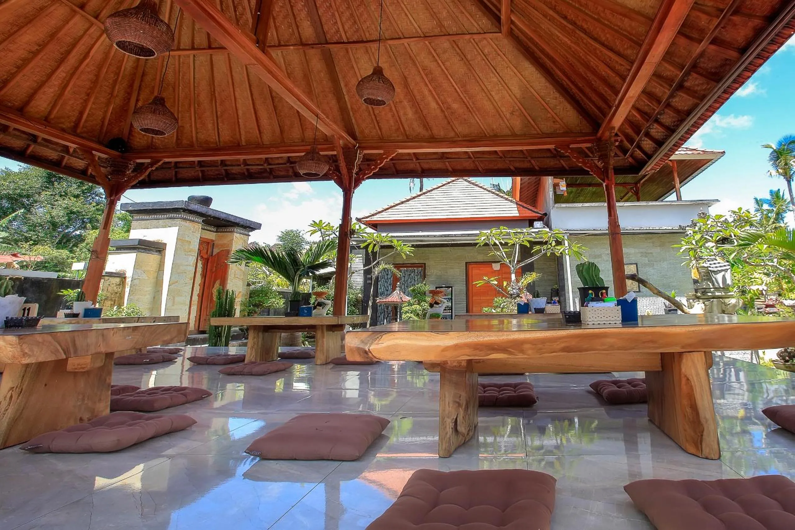 Restaurant/places to eat in THE DARA HILL