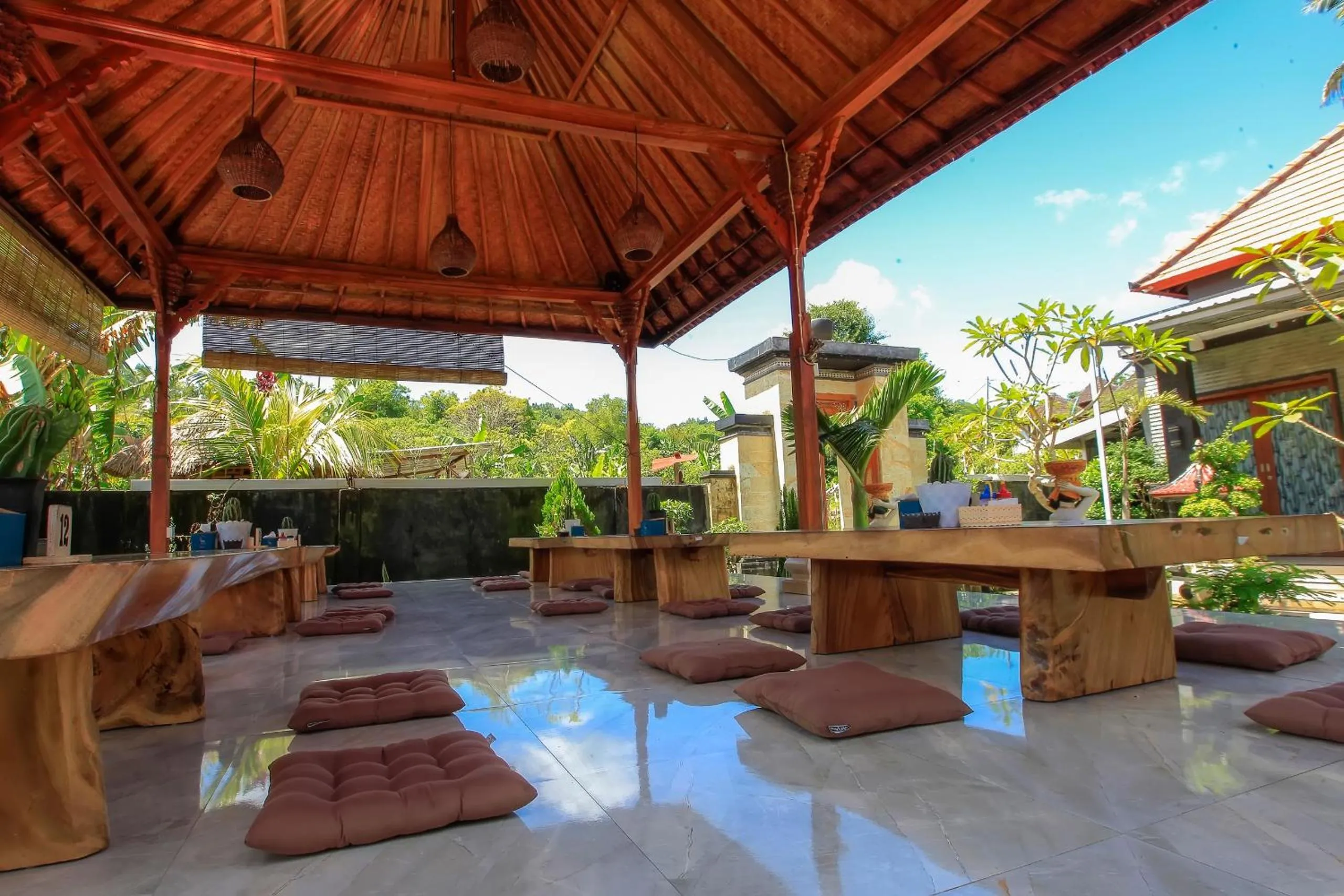 Restaurant/places to eat in THE DARA HILL