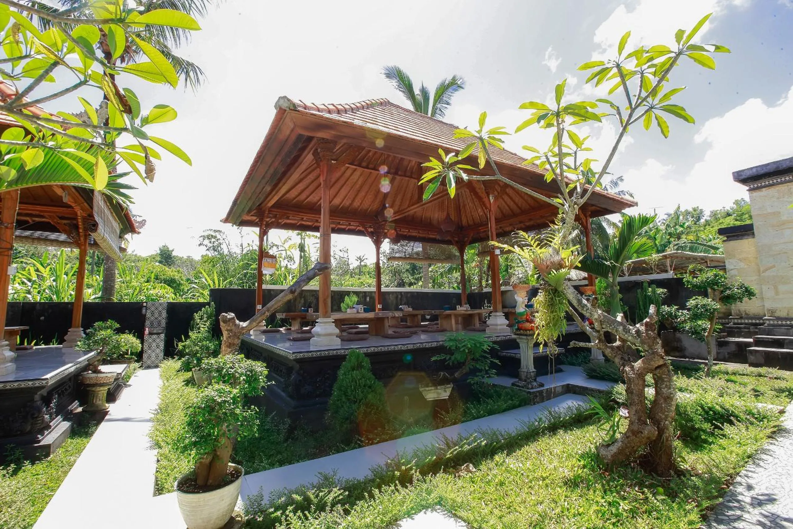 Restaurant/places to eat in THE DARA HILL