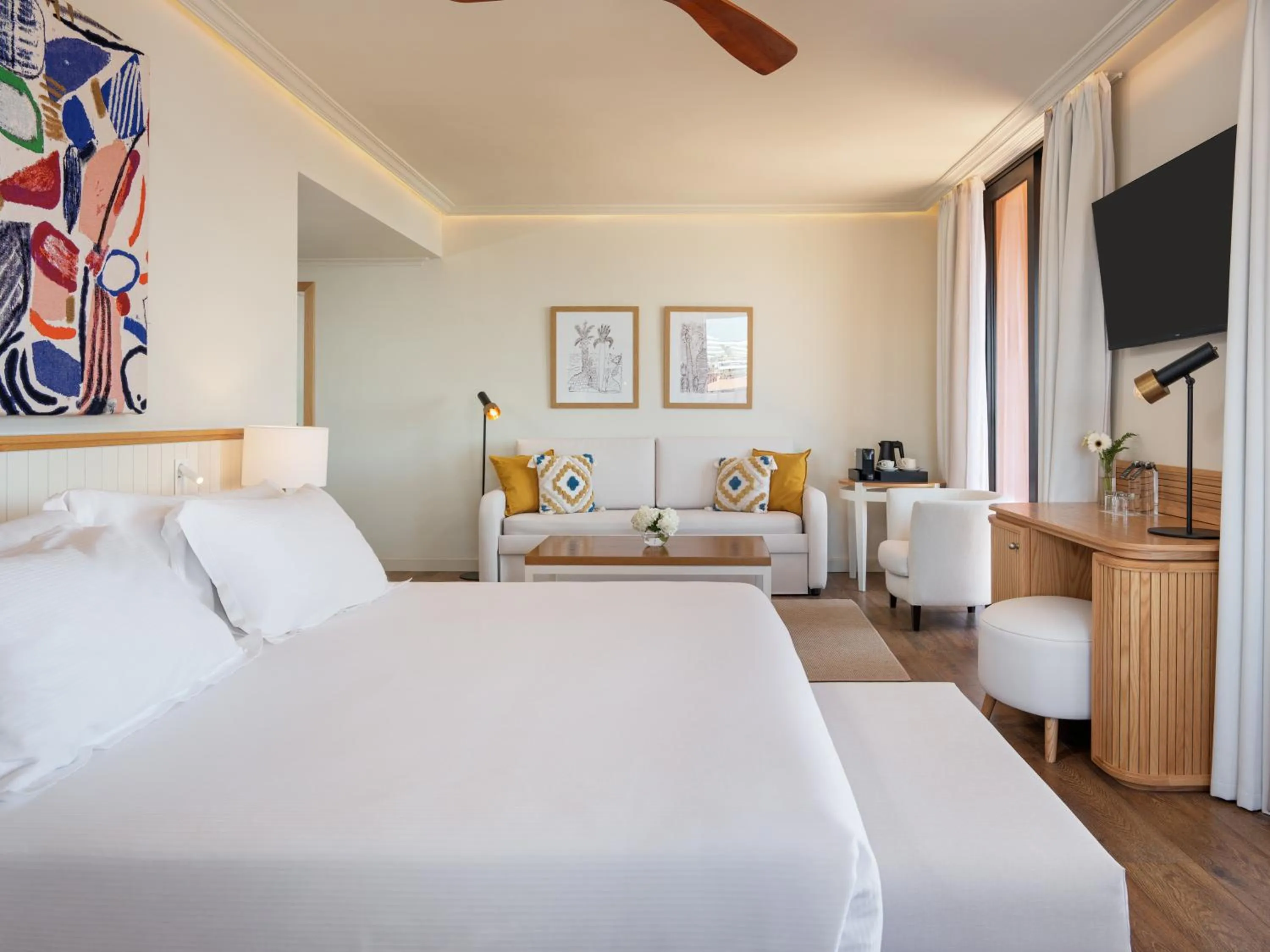 Photo of the whole room, Bed in H10 Costa Adeje Palace