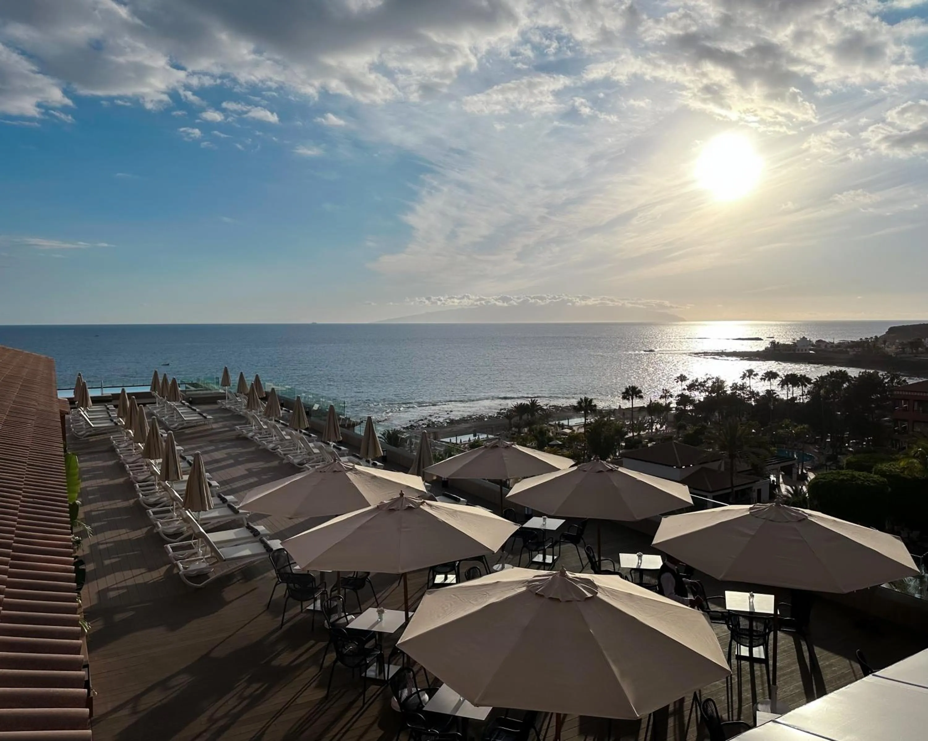 Lounge or bar in H10 Costa Adeje Palace