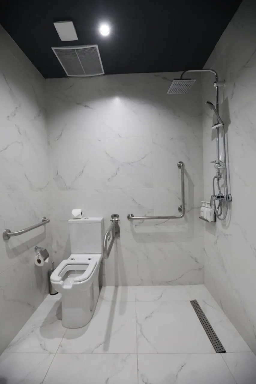 Shower in Graf Hotel