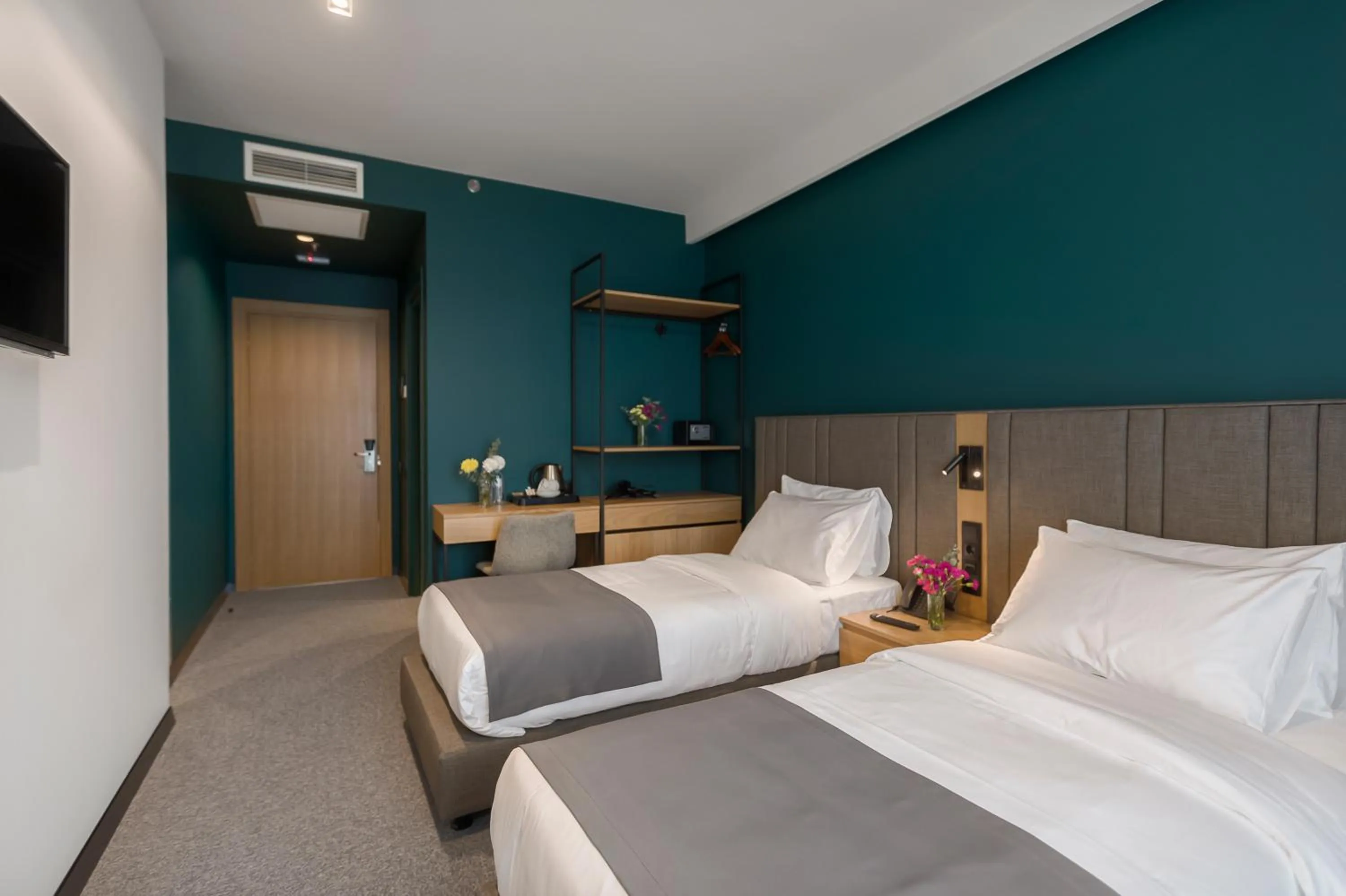 Communal lounge/ TV room, Bed in Graf Hotel