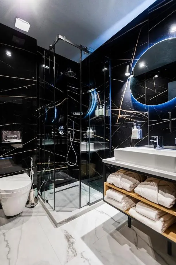 Shower in Graf Hotel