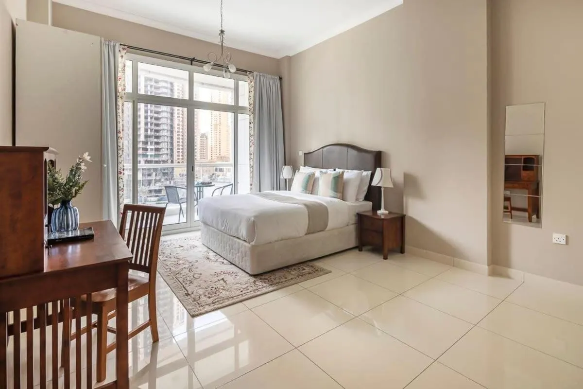 Bed in Frank Porter - Atlantic Tower 1