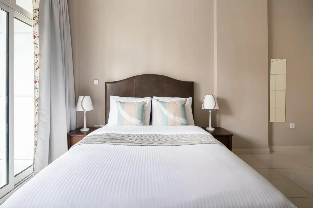 Bed in Frank Porter - Atlantic Tower 1