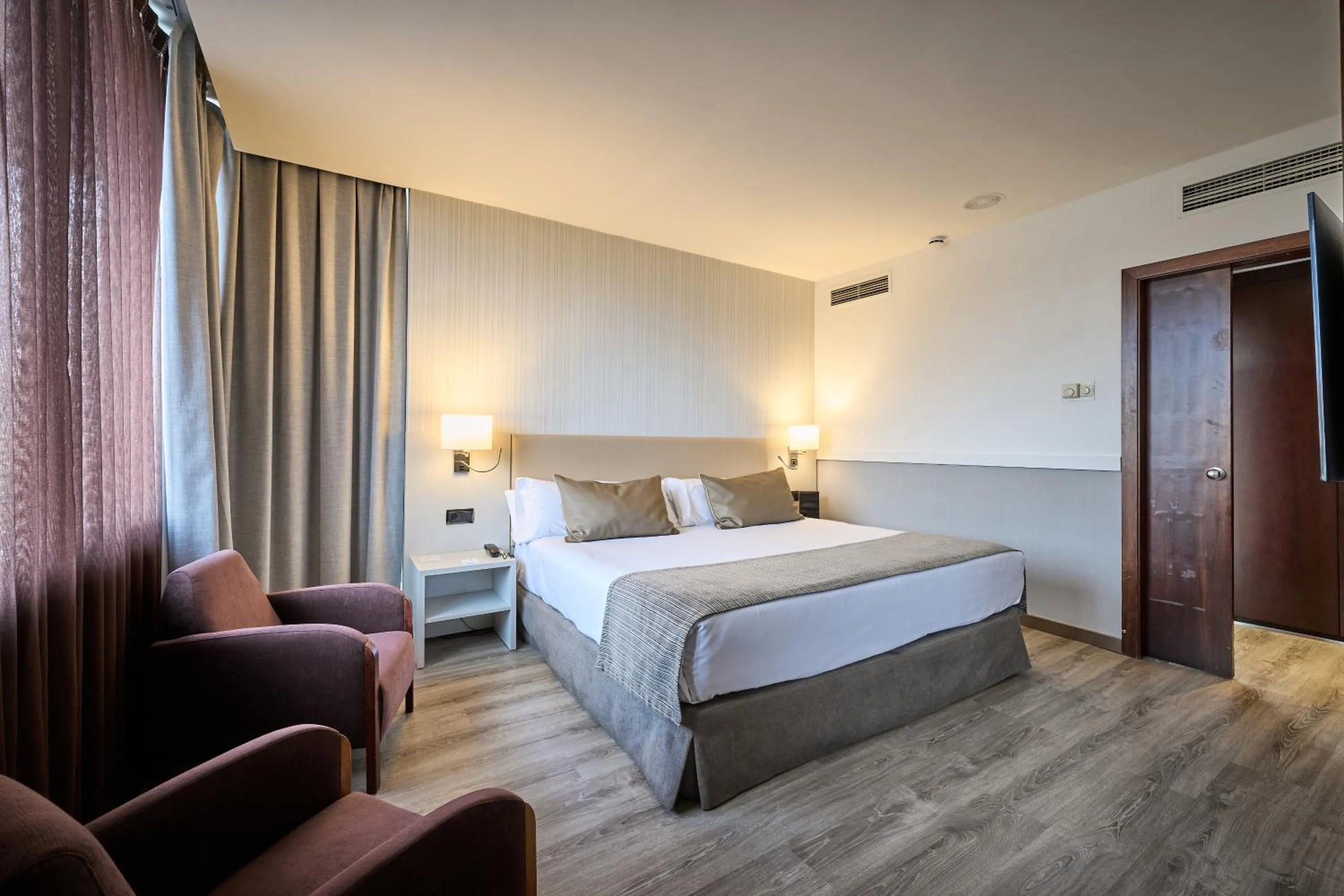 Bed in Catalonia Gran Hotel Verdi