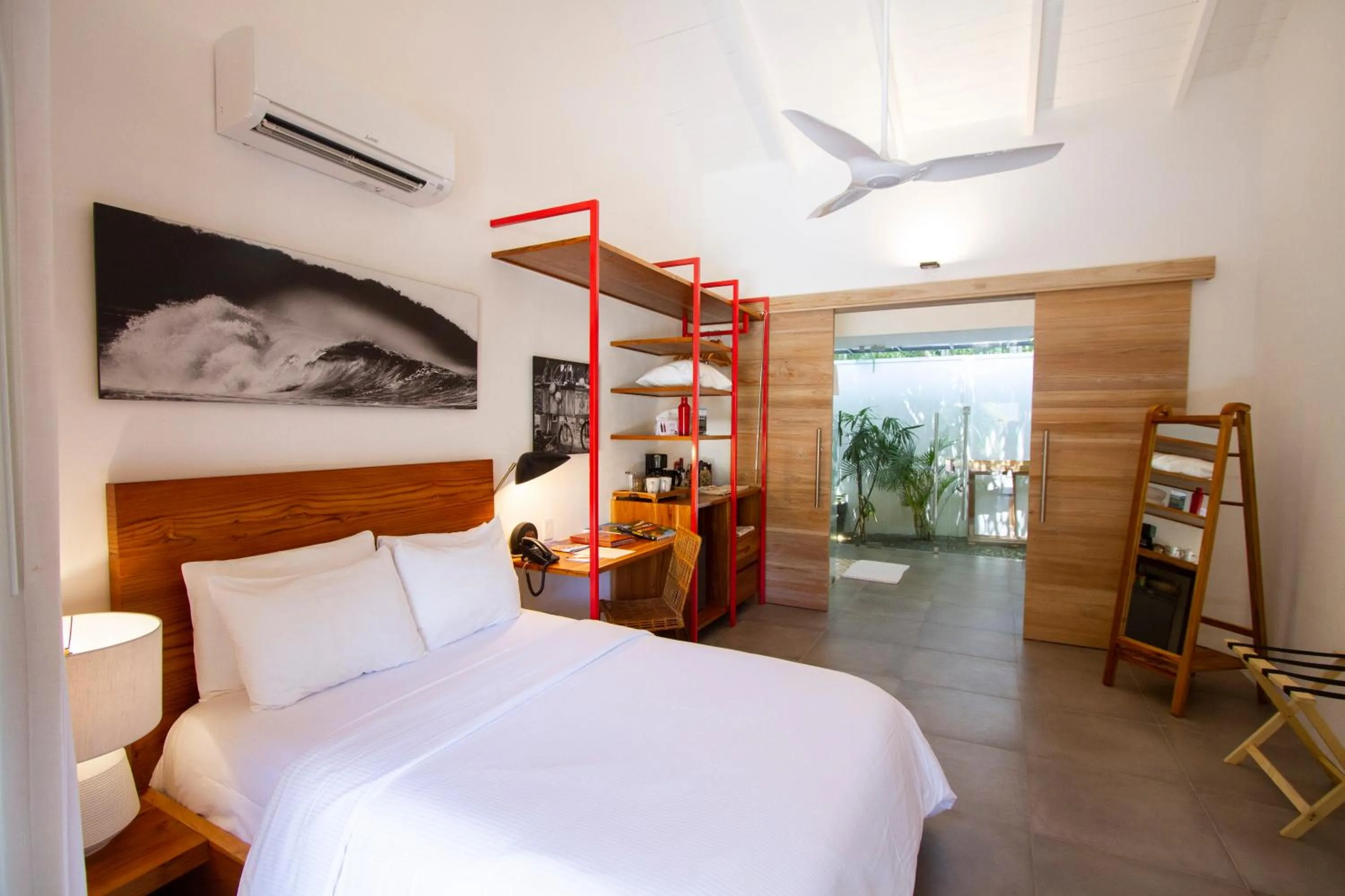 Bedroom, Bed in The Gilded Iguana