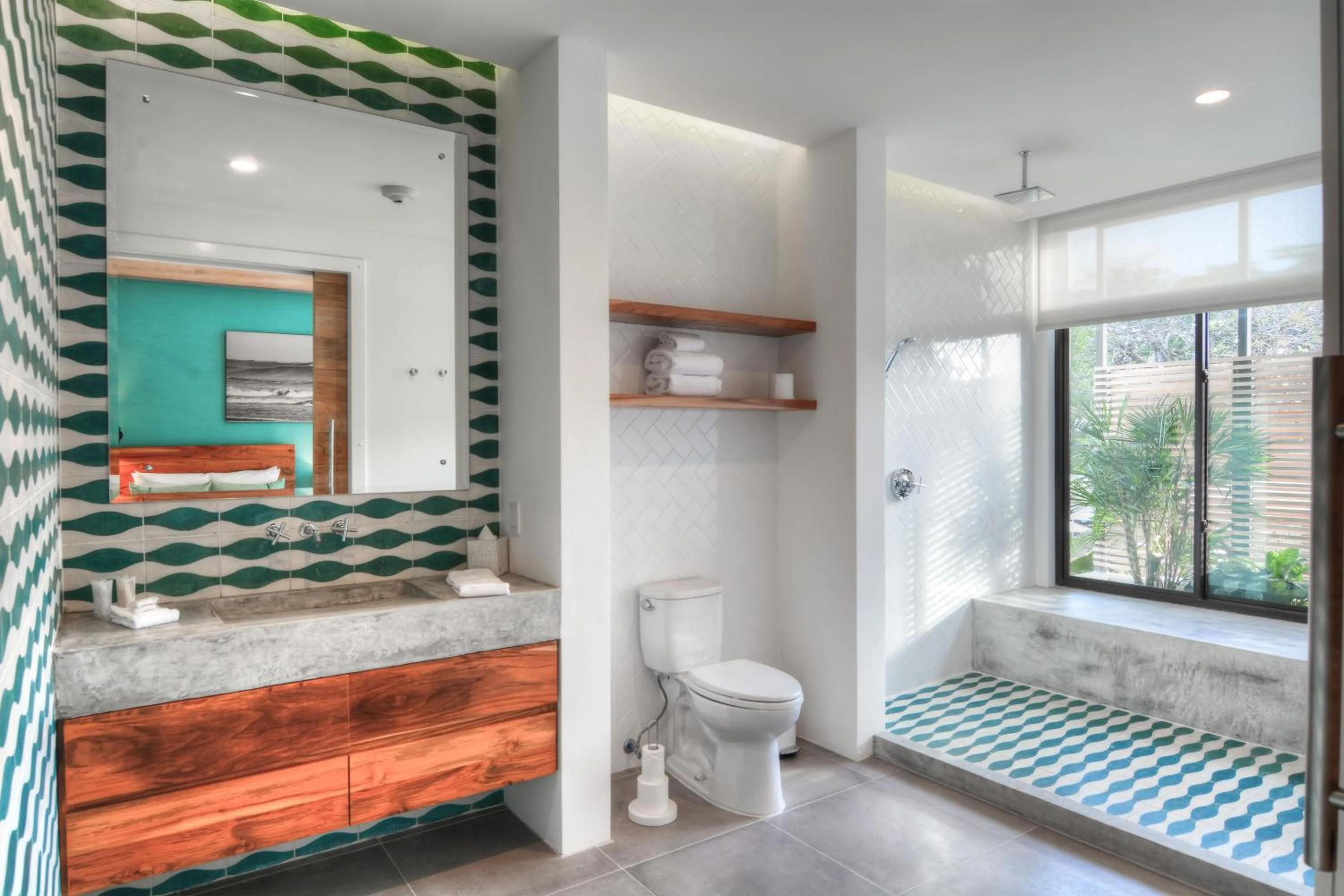 Shower in The Gilded Iguana