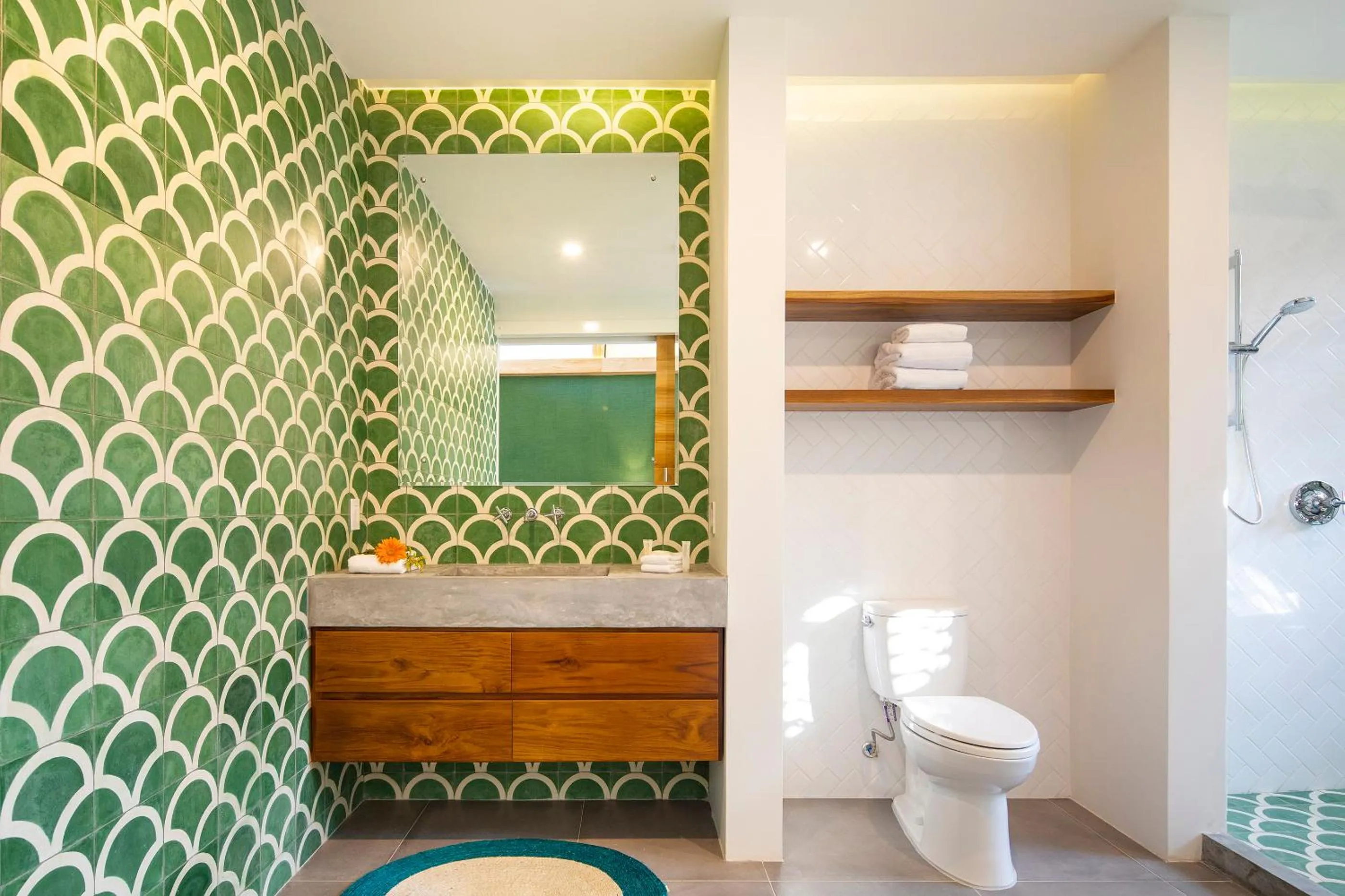 Bathroom in The Gilded Iguana