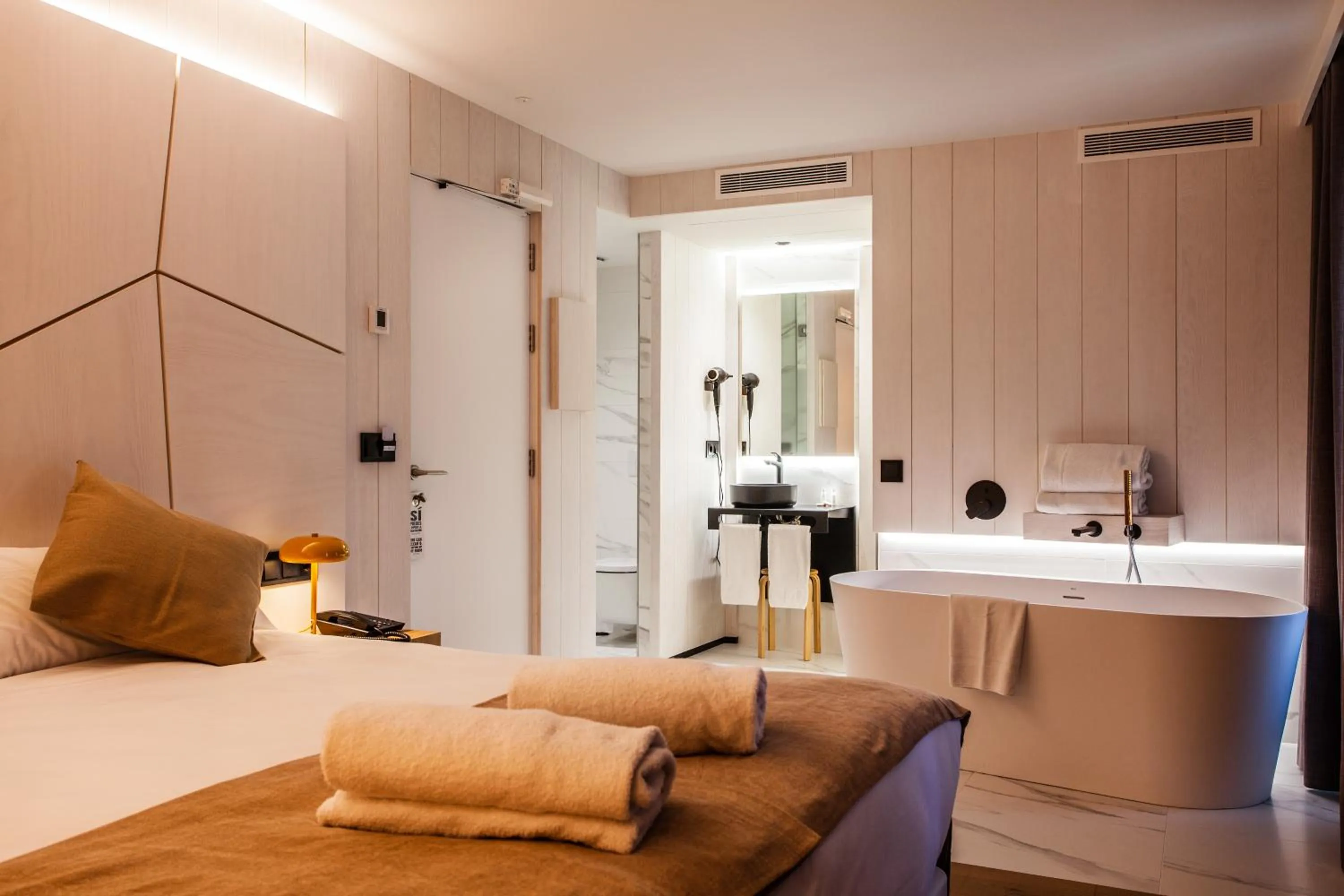 Bath, Bed in Hotel Plaza Obradoiro by Bossh! Hotels