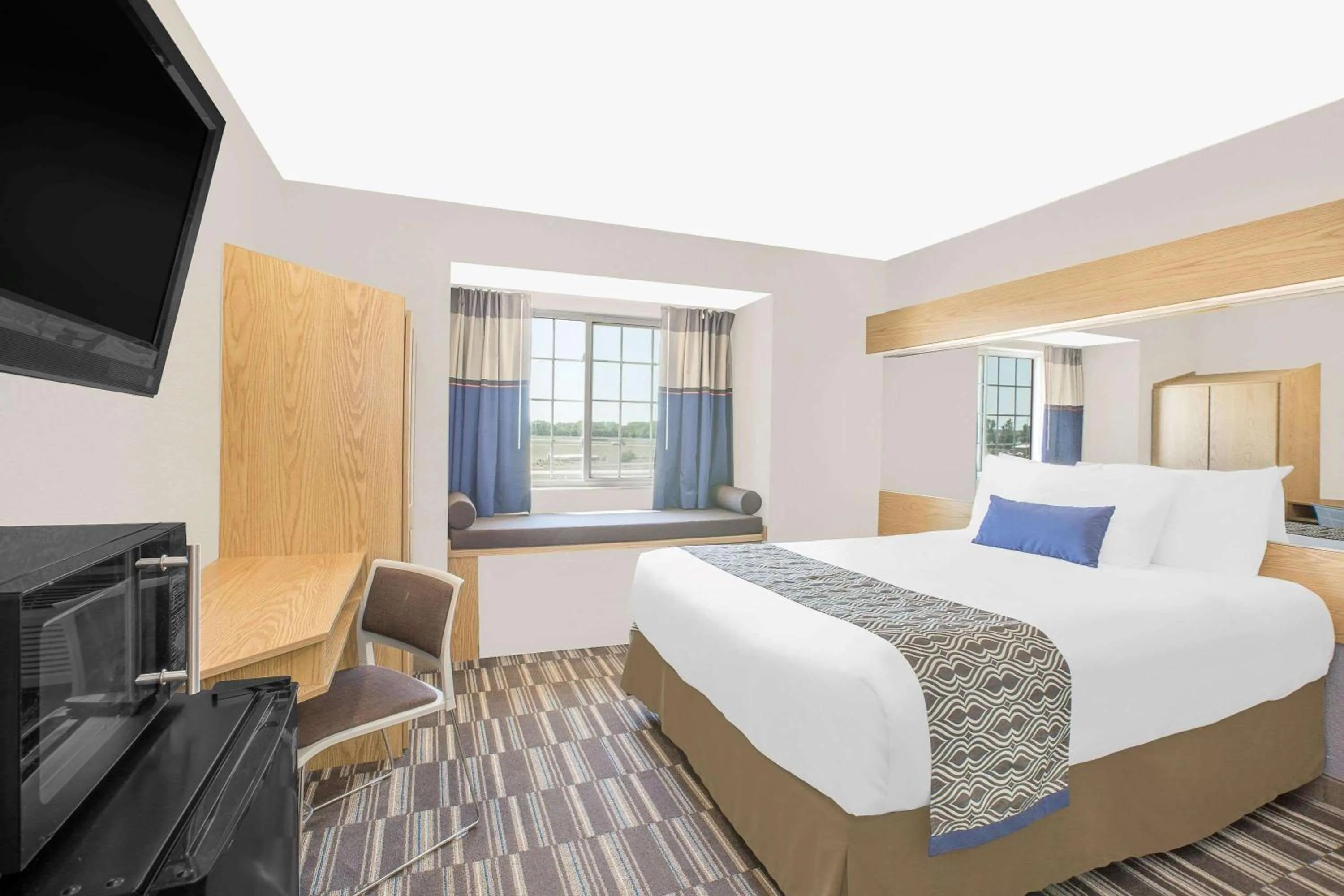 Photo of the whole room, Bed in MICROTEL Inn and Suites - Ames