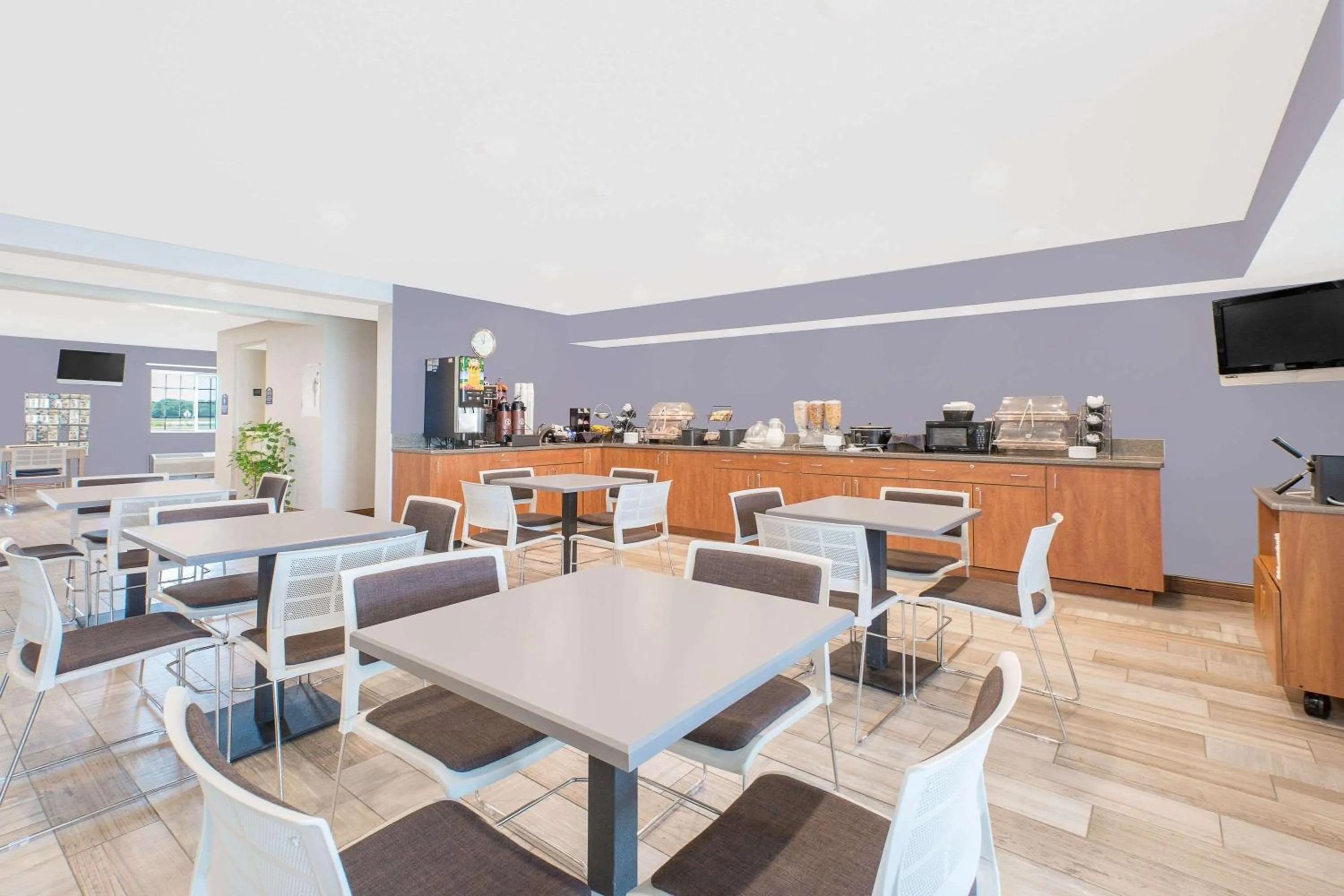 Restaurant/places to eat in MICROTEL Inn and Suites - Ames