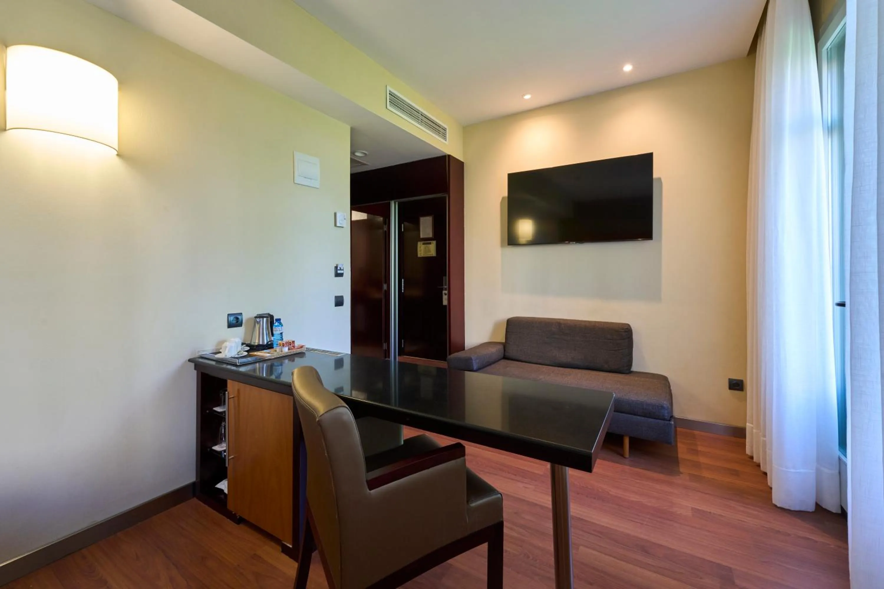 Photo of the whole room in Catalonia El Pilar