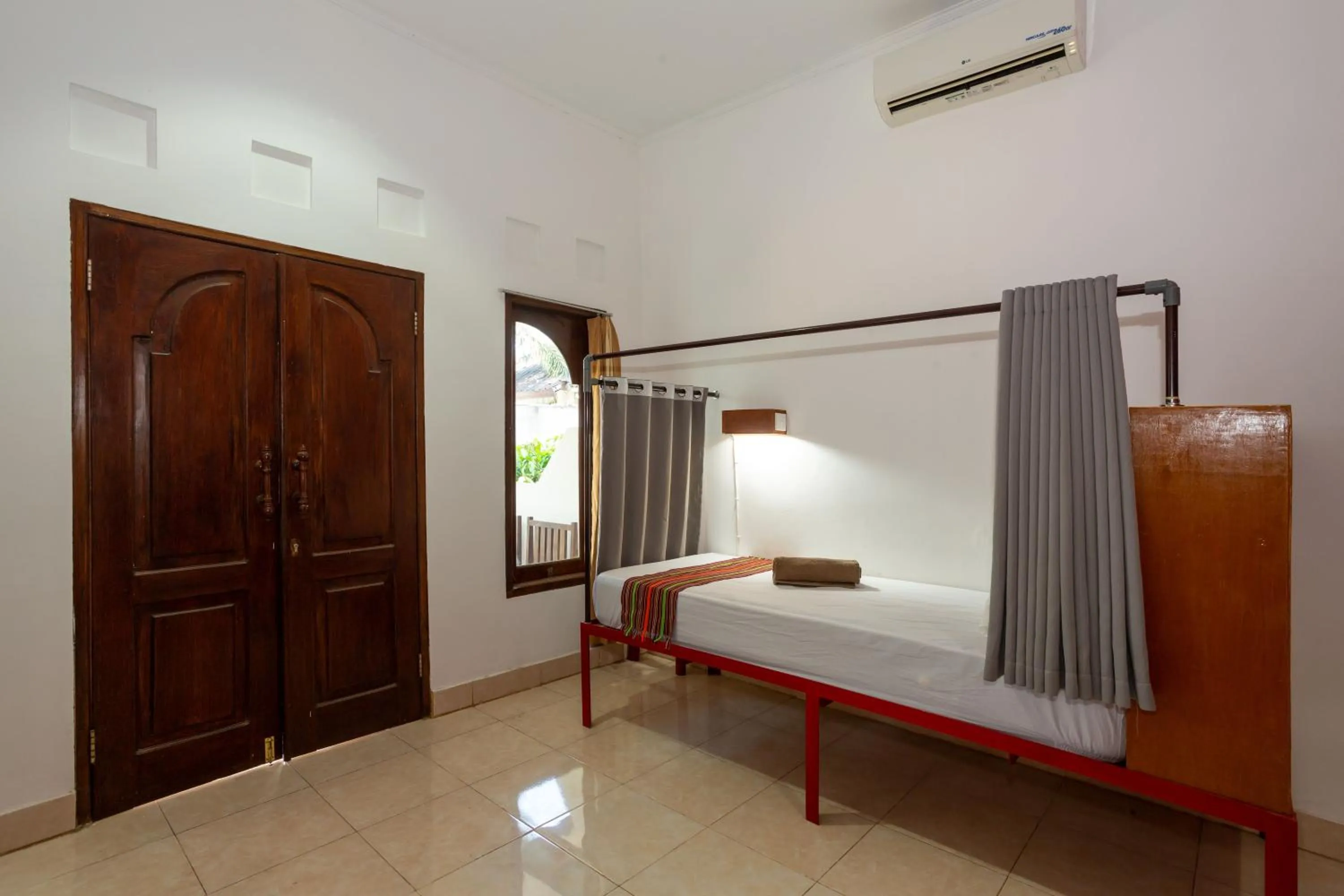 bunk bed, Bed in Kidi's Lodge Gilitrawangan