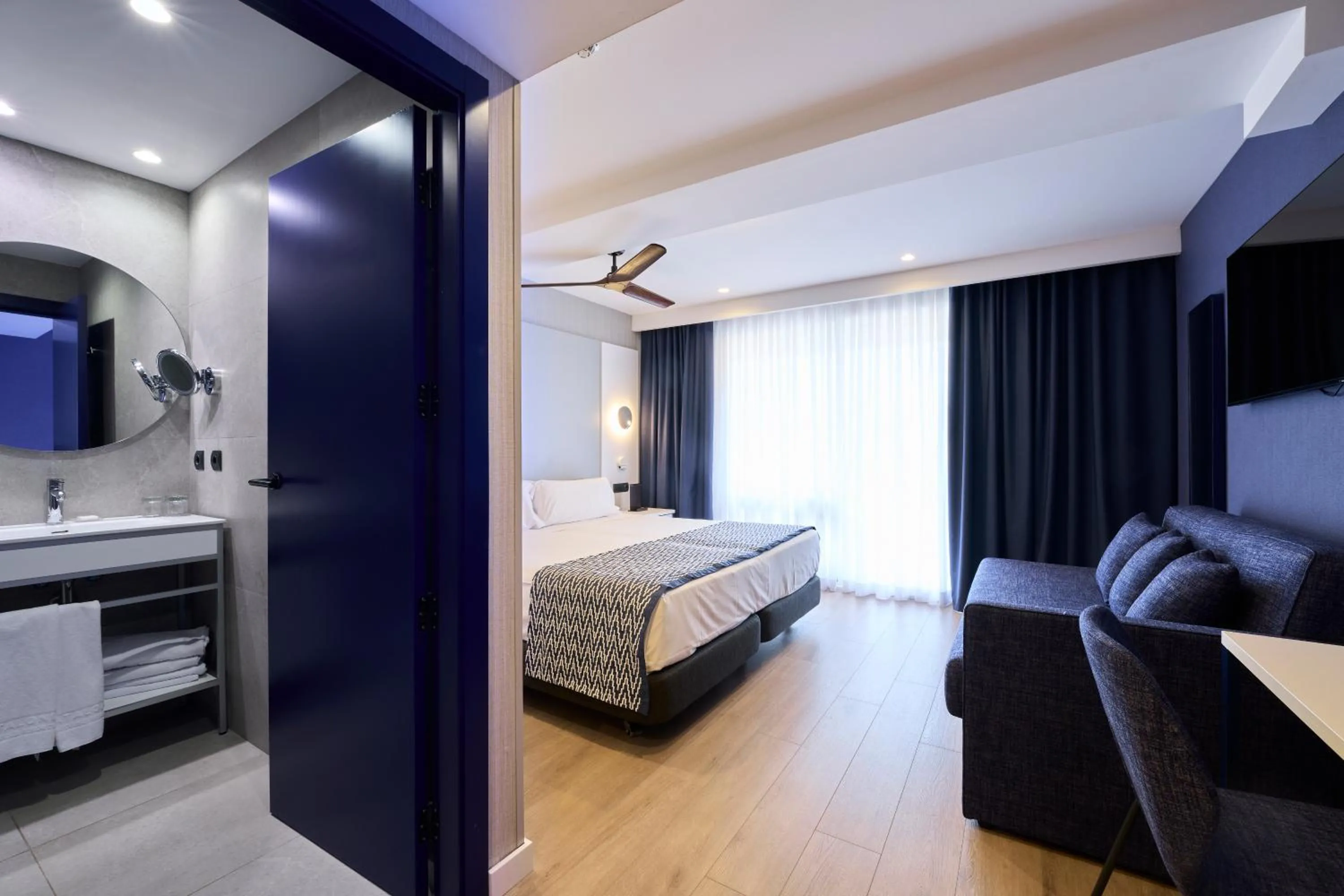 Bedroom, Bed in Catalonia Majórica