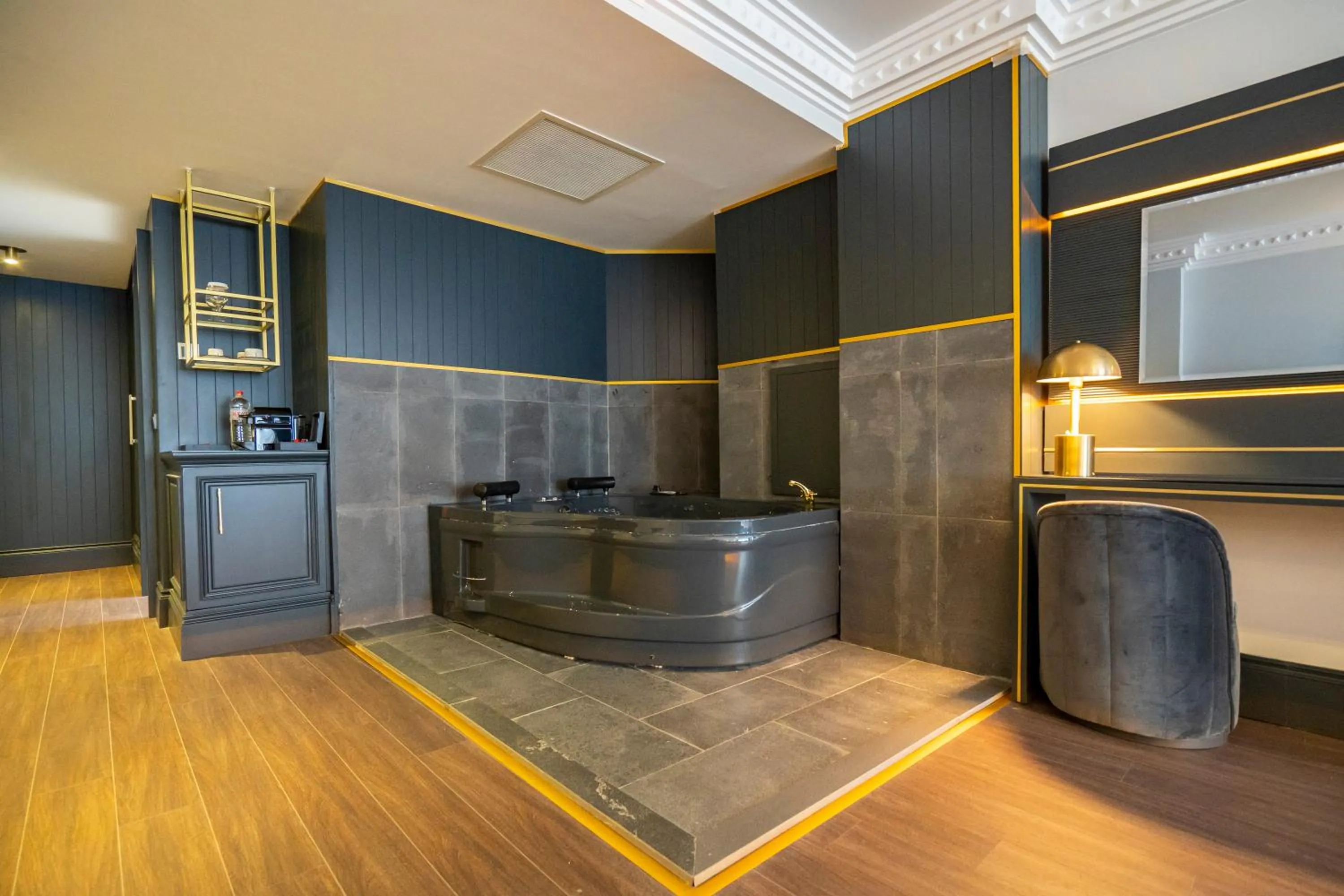 Shower in A11 HOTEL BOSPHORUS