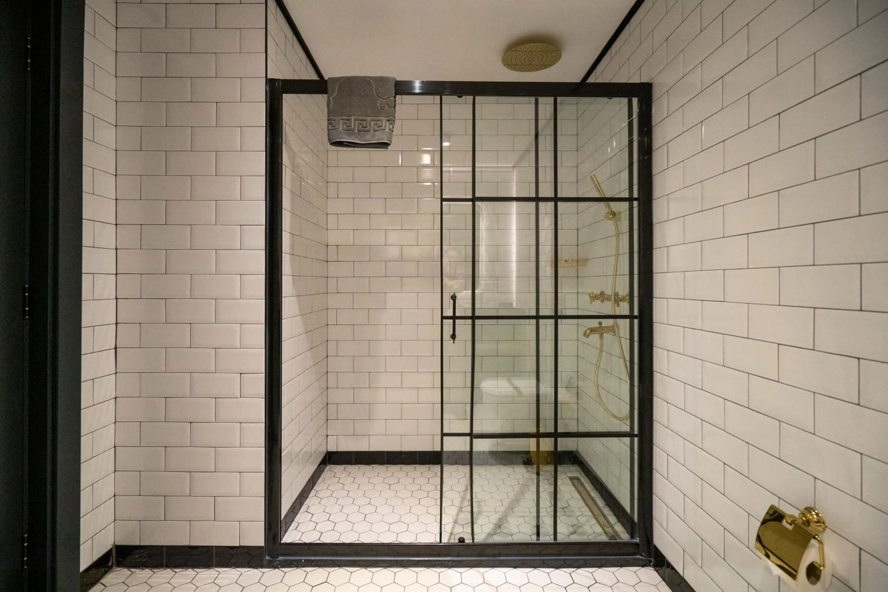 Shower in A11 HOTEL BOSPHORUS