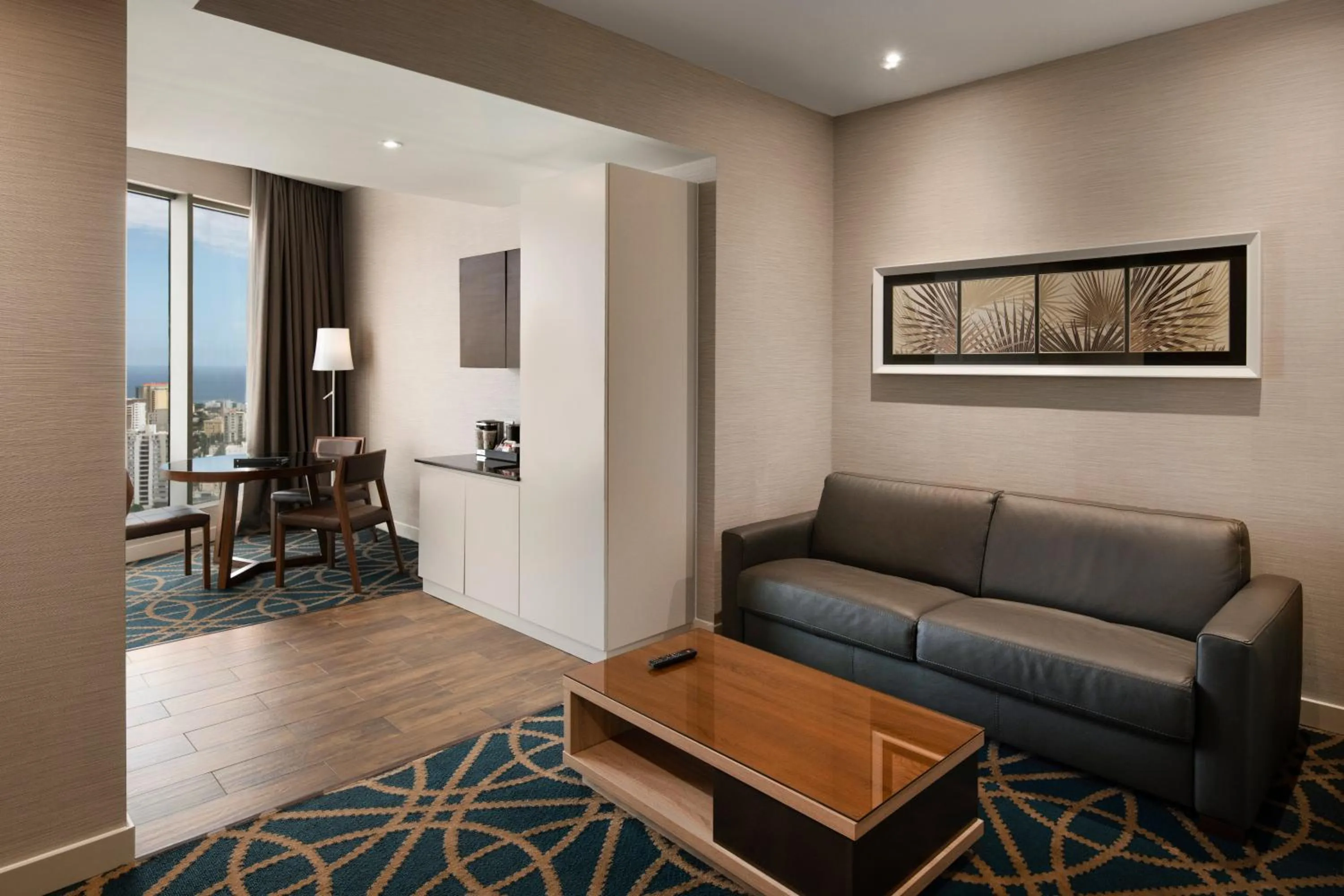 TV and multimedia in Embassy Suites by Hilton Santo Domingo